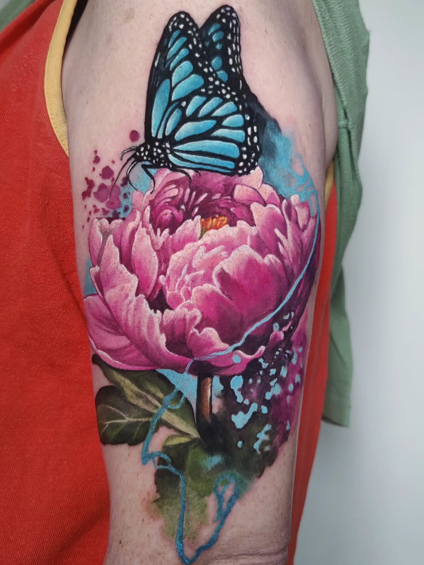 Flower with a friend. Always great to add breathing element to a tattoo. I know flower is alive but you know what I mean. 😁👌
.
.
..
@intenzetattooink @eztattooing @ghostlineapp @afterart.newzealand @inkpro_nz @fkirons @hustlebutterdeluxe #intenze #intenzeink #intenzeteam #afterart #ghostlineapps
