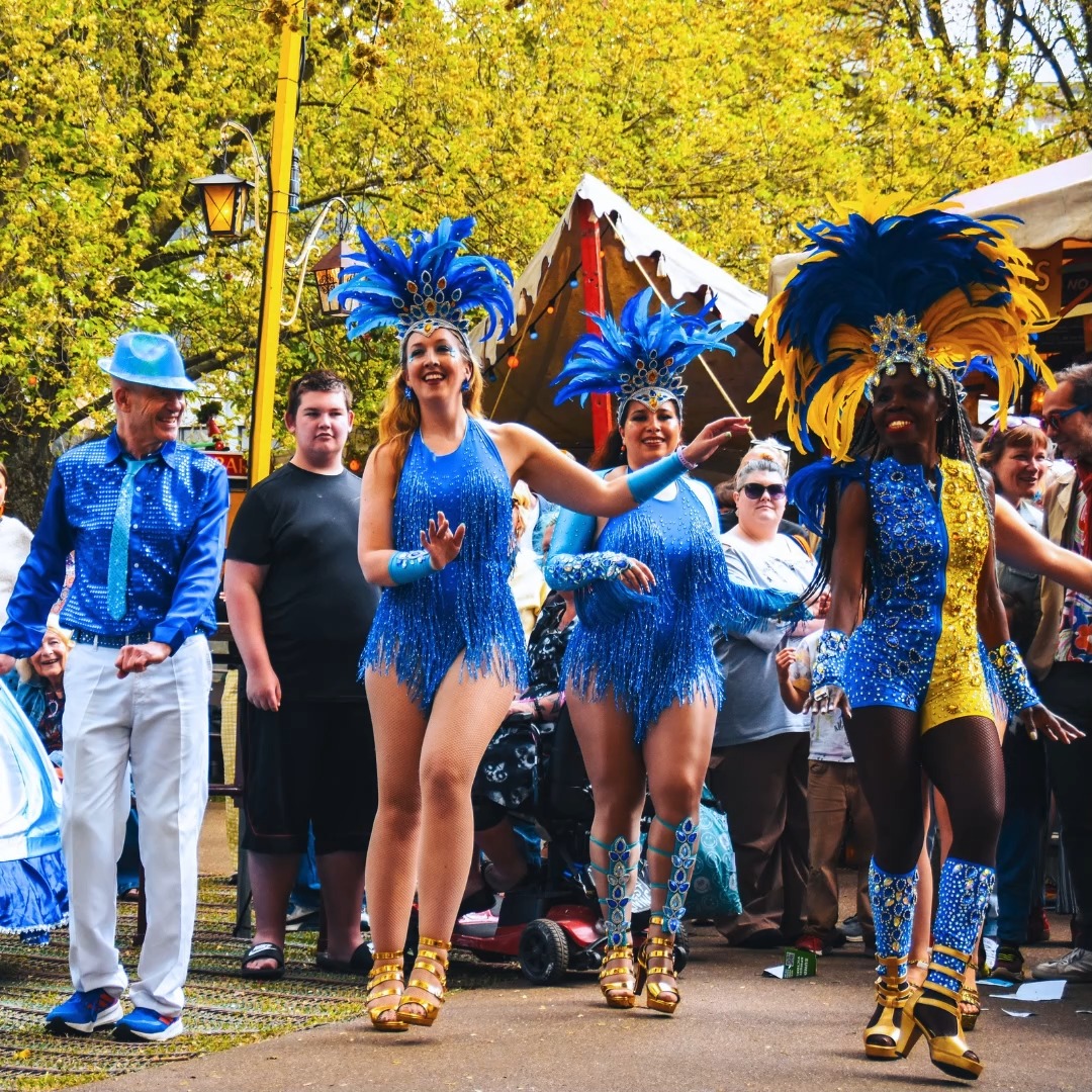 We had a blast last week at the Caravanserai as part of the @brightonfringe and are playing again this Sunday at the Pavilion Gardens.
You could learn to perform with us too!
Some of the people at this gig only joined us this year and are already performing as part of one of Brighton's most well loved events! Try something new with our beginner sessions for drumming and dance on Sunday evenings
Photo Credit: @19flores94
#WhatsOnBrighton #BrightonUK #BrightonCommunity #LiveMusicBrighton #SambaEnredo #LearnAtYourOwnPace #BeginnerFriendly #TrySomethingNew #BrightonLife #CommunityMusic #FindYourPeople #SambaDrumming #SambaNoPe