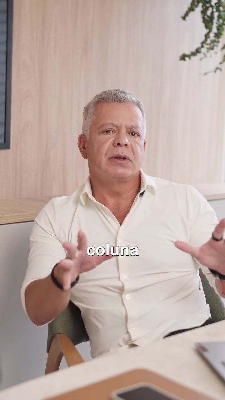 A gente trata pessoas, não exames!
Muitas vezes, o paciente chega ao consultório focado apenas no que diz a ressonância: “Doutor, tenho uma hérnia e preciso operar”. Mas a medicina vai muito além de uma imagem.
A grande experiência com patologias da coluna nos ensinou que a anamnese (aquela conversa detalhada) e o exame clínico são as ferramentas mais poderosas que temos. Nem toda imagem de hérnia requer cirurgia, e nem todo sintoma está estampado no papel.
Nosso compromisso é investigar a fundo para devolver o que realmente importa: a sua qualidade de vida!
#Medicina #Coluna #Saude #QualidadeDeVida #Anamnese