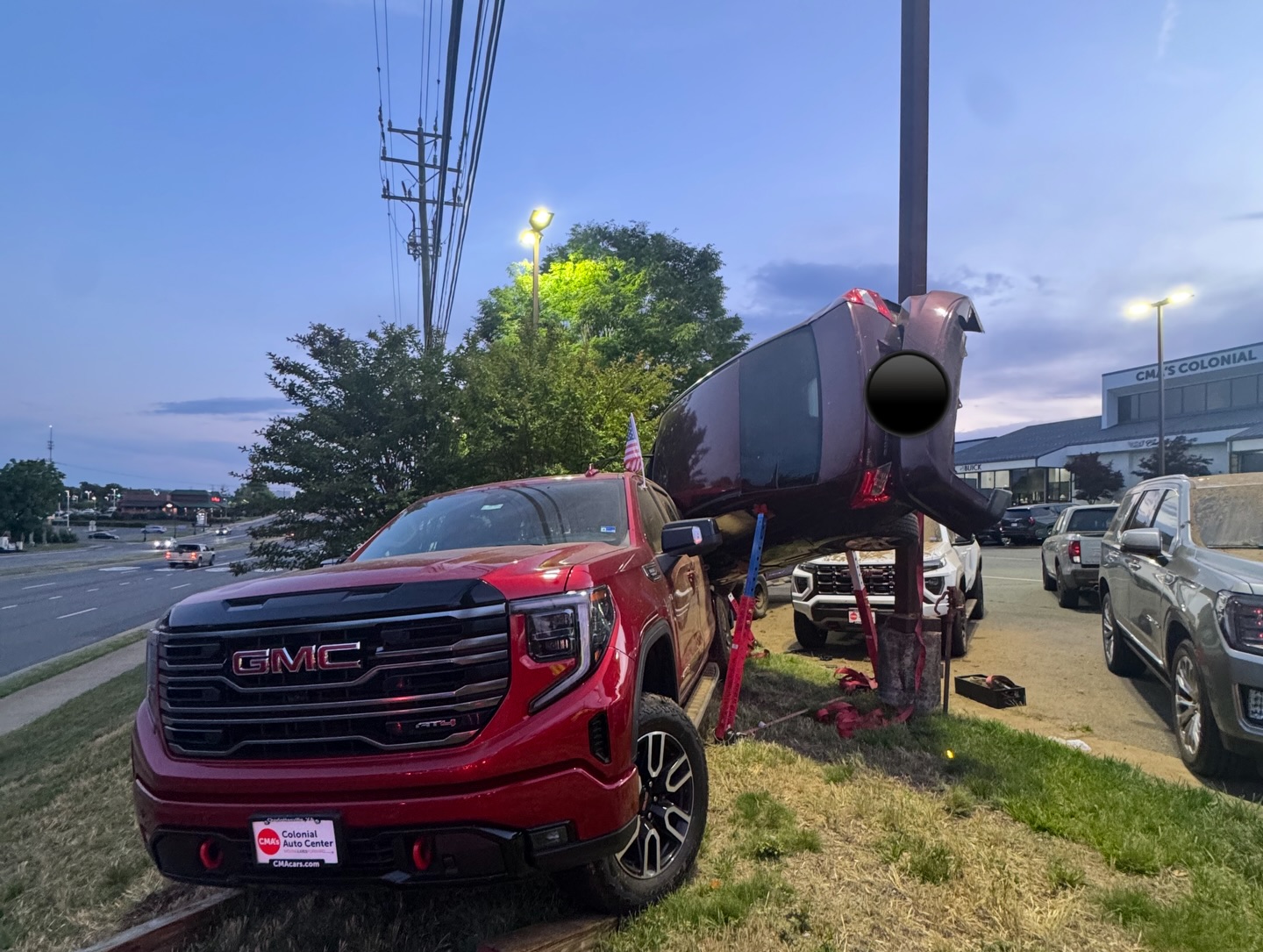 CAR TOUCHES DOWN IN STATION 8ās DUE
At 1958, volunteers on #Engine82, #Tower88, and #Car89 were dispatched to a trap at Seminole Trail and Myers Drive. #Chief82 established command for the working extrication. Company 8 extricated the sole occupant in 10 minutes and they were transported to the hospital by ACFR EMS providers.
š³: E82, TO88, C89, CHF82, CHF84, M18, E121, BC202, TRK11
