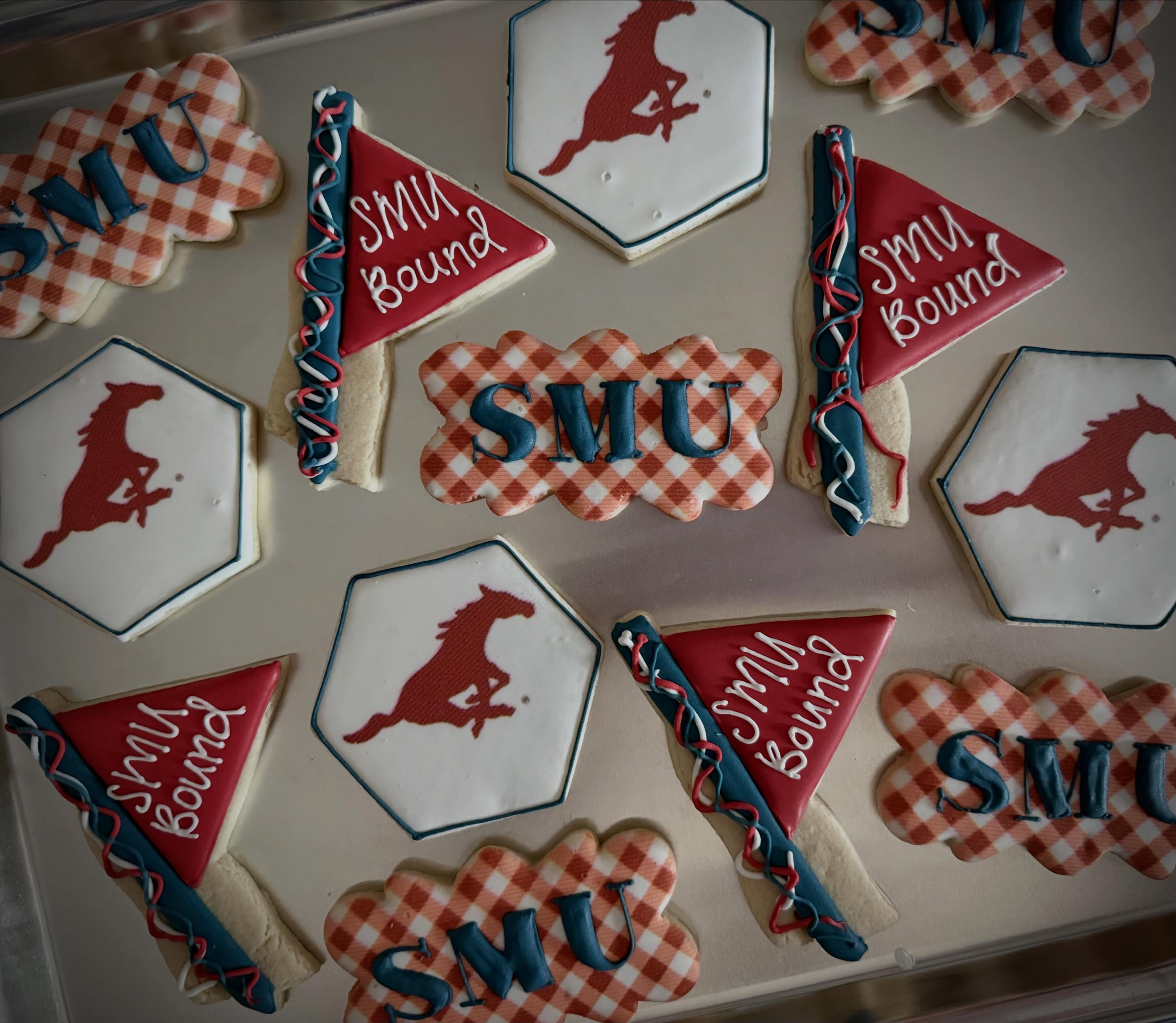 It’s Graduation season! Congrats to all of this year’s students! It’s been a joy creating sweet treats for your celebrations!! And a new adventure begins!!!!
#graduationcookies #customcookiesdfw #royalicingcookies #decoratedcookiesfrisco #printedcookies