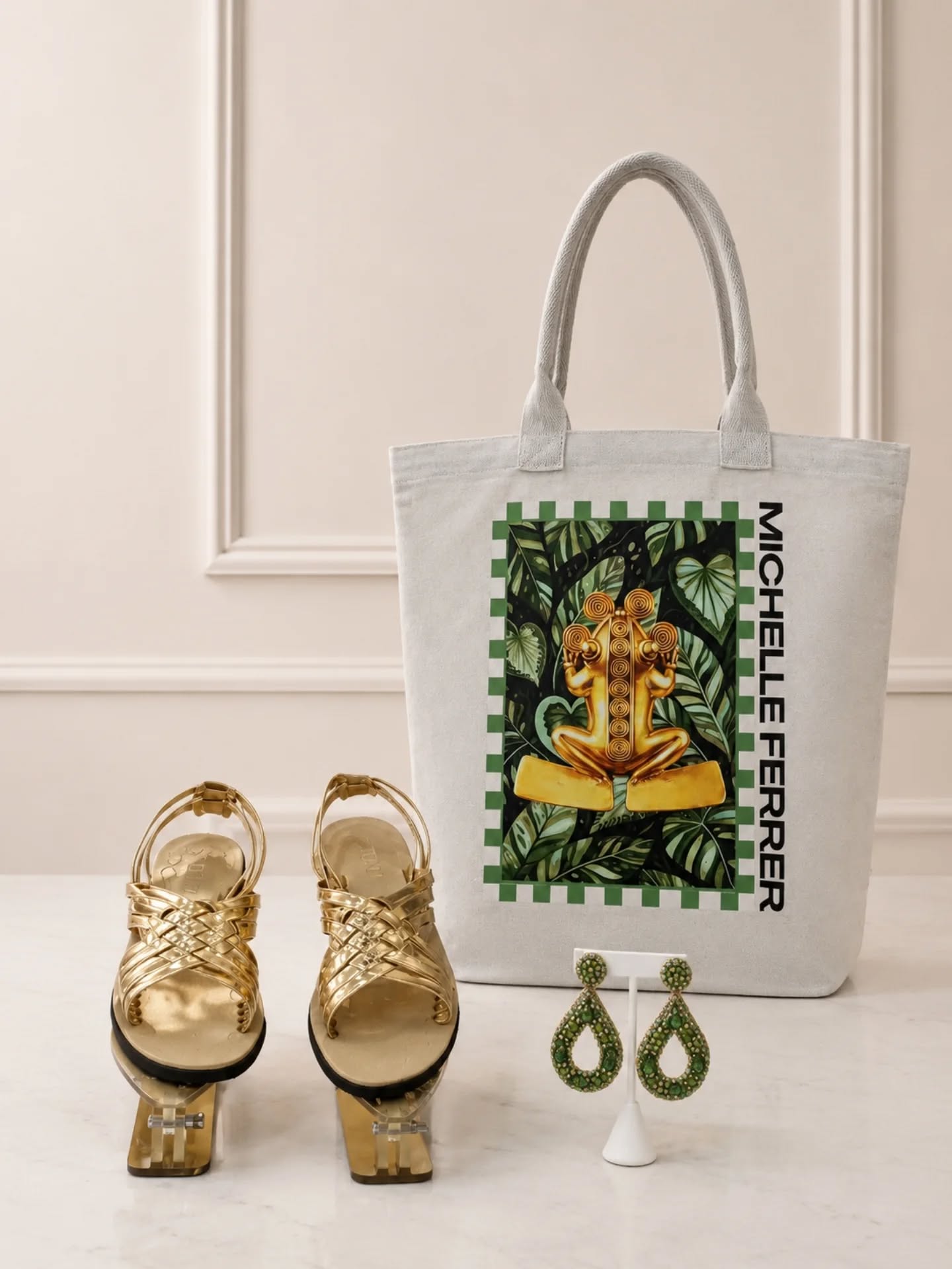 Tu complemento ideal llegó 💞
Nuestro dúo de tote bag y cutarra fue diseñado para mujeres que aman la comodidad sin perder el estilo.
Perfectos para un look fresco, sofisticado y atemporal.
Disponible ahora en Tulu.
*NO INLCUYE ACCESORIOS*