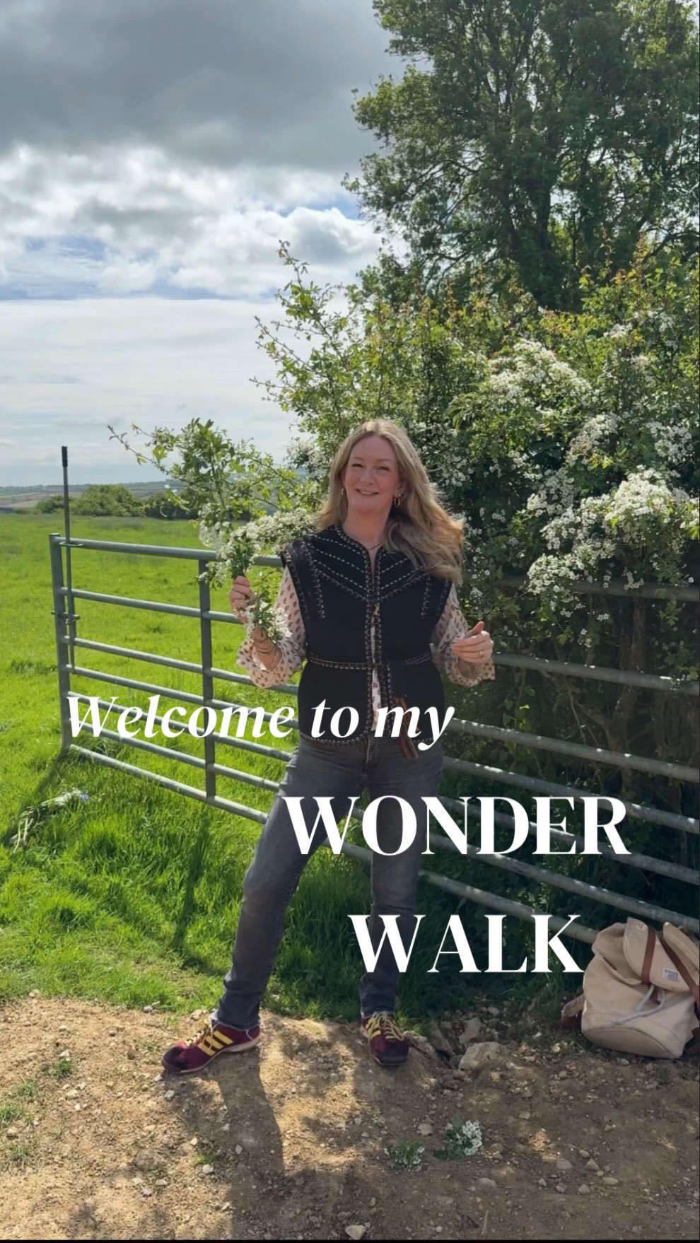 This weekend head out on a Wonder Walk . Make sure you take in the sounds, the smells and also the sights.
You need to look - I mean REALLY look - at the colours, the magic of the structure of a dandelion head, how the hawthorn shimmies in the wind, at the perfect formation of a feather. You couldn’t create these things if we tried!
It makes you not only appreciate the beauty around us but the magic of nature and the world we live in.
And that is awe/ wonder and it’s a very powerful antidote to all the tech and screens in our lives.
If you can, then go home and paint or draw what you see (even if you think you can’t) - because creativity, nature and mindfulness are unbelievably important for our wellbeing. Put them all together and it’s like medicine for our frazzled minds.
Try it and let me know how you get on !
Sus x