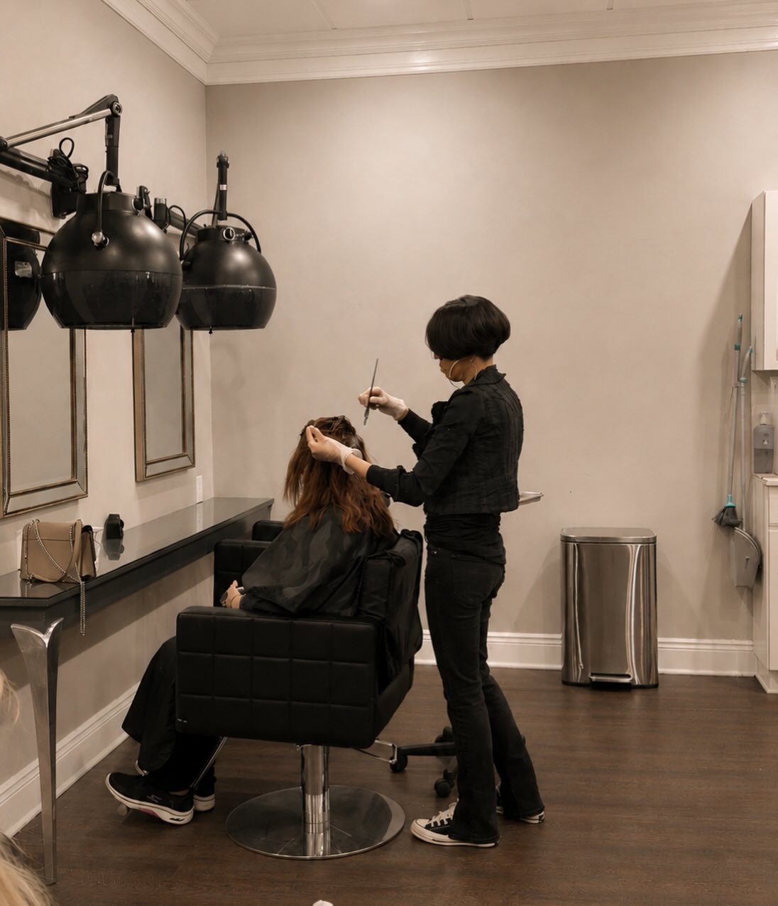 ✨The little in-between moments are where the magic happens ✨
#shorthillsnj #hairdresser #hairpainting #bestclientsever #salon518