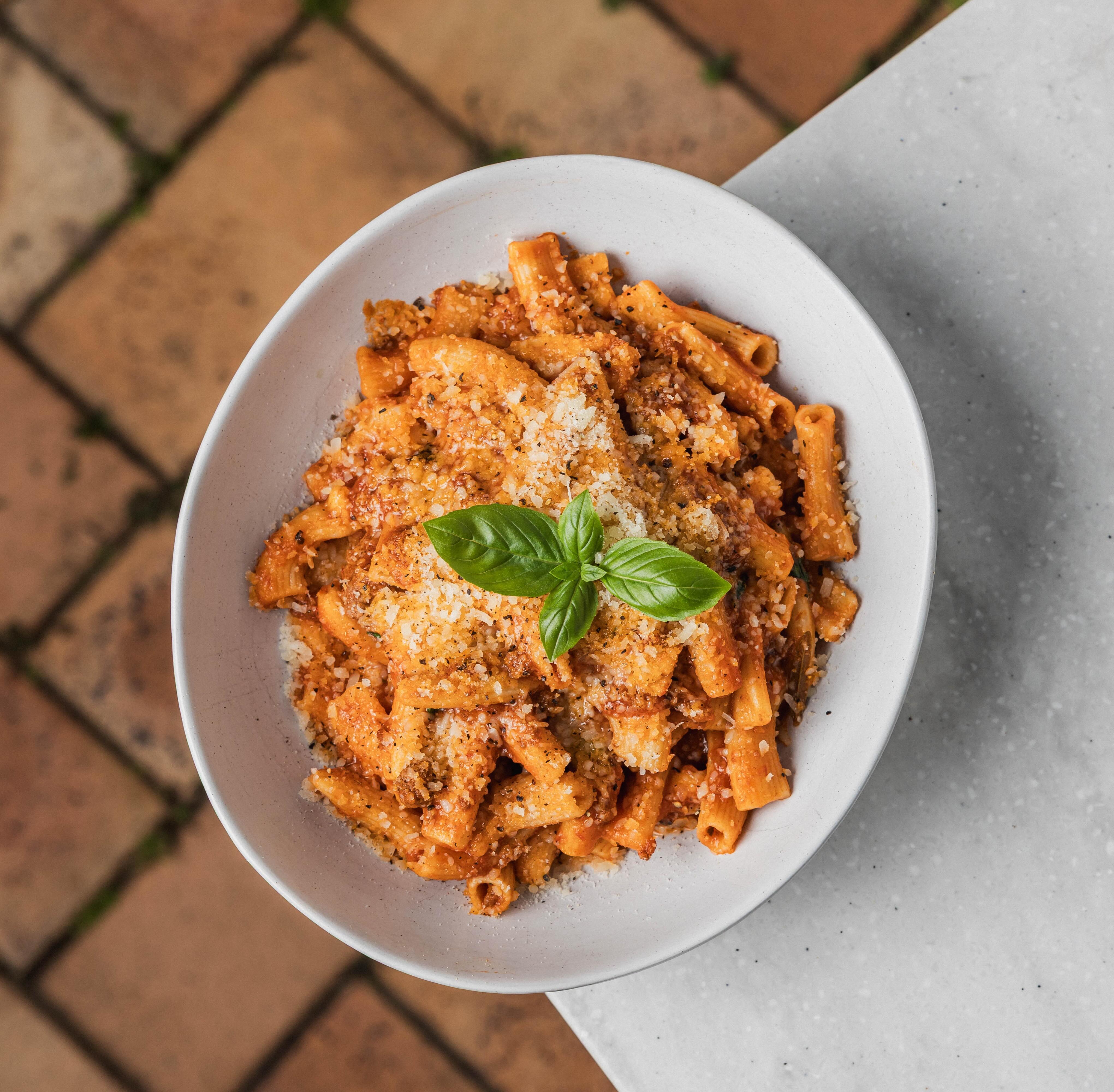 A little chill in the air calls for one thing… Ragu alla Bolognese 🤎