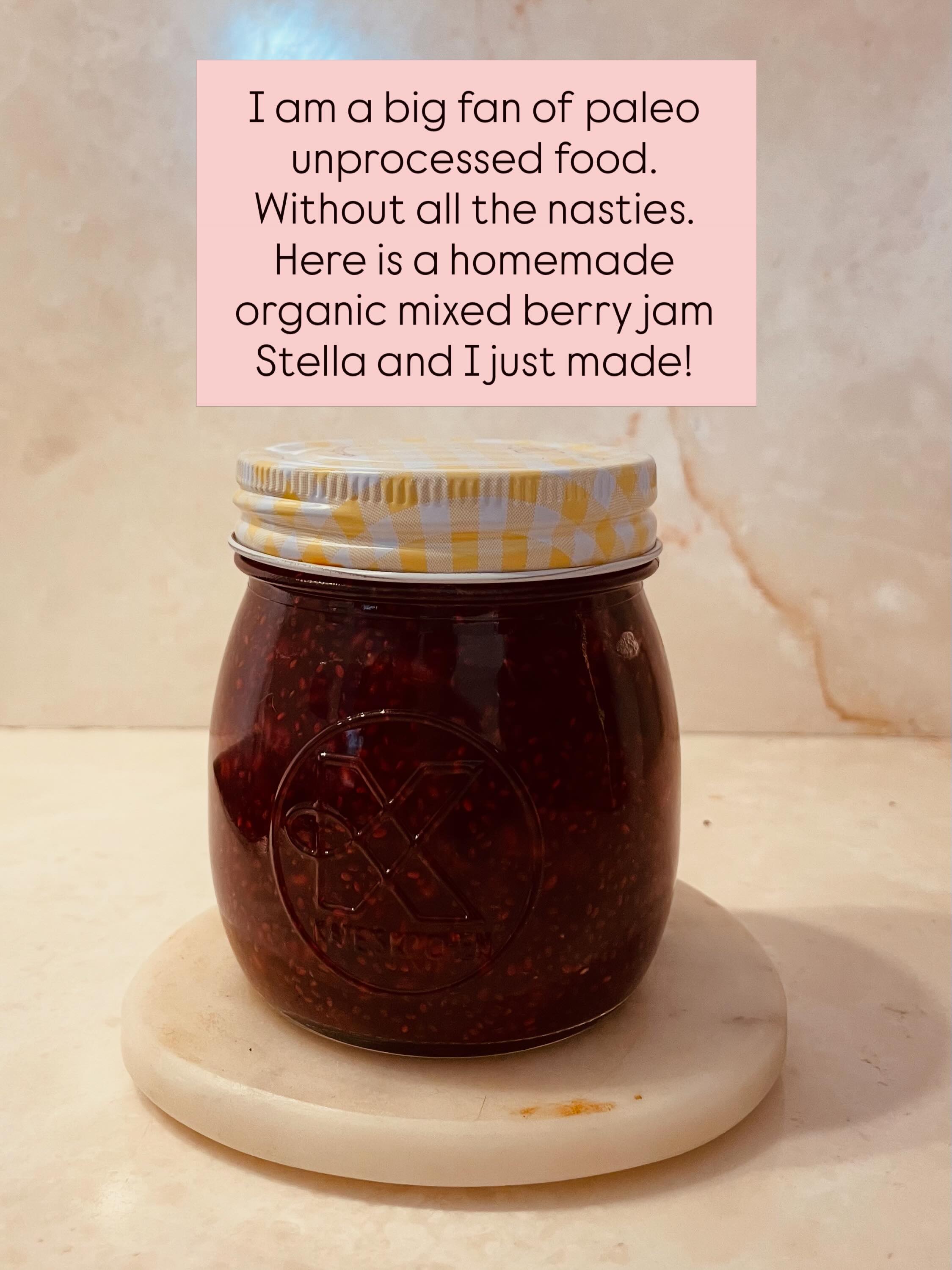 Paleo, unprocessed, organic food is good.
This mixed berry homemade jam is da bomb.
Spread on toast, stir through yoghurt.
Lasts in fridge for a week.
No nasties! Just yum!
And so quick to make! Took ten mins (prep and cook)🧑🍳
#paleo #jam #berries #homemade #unprocessed