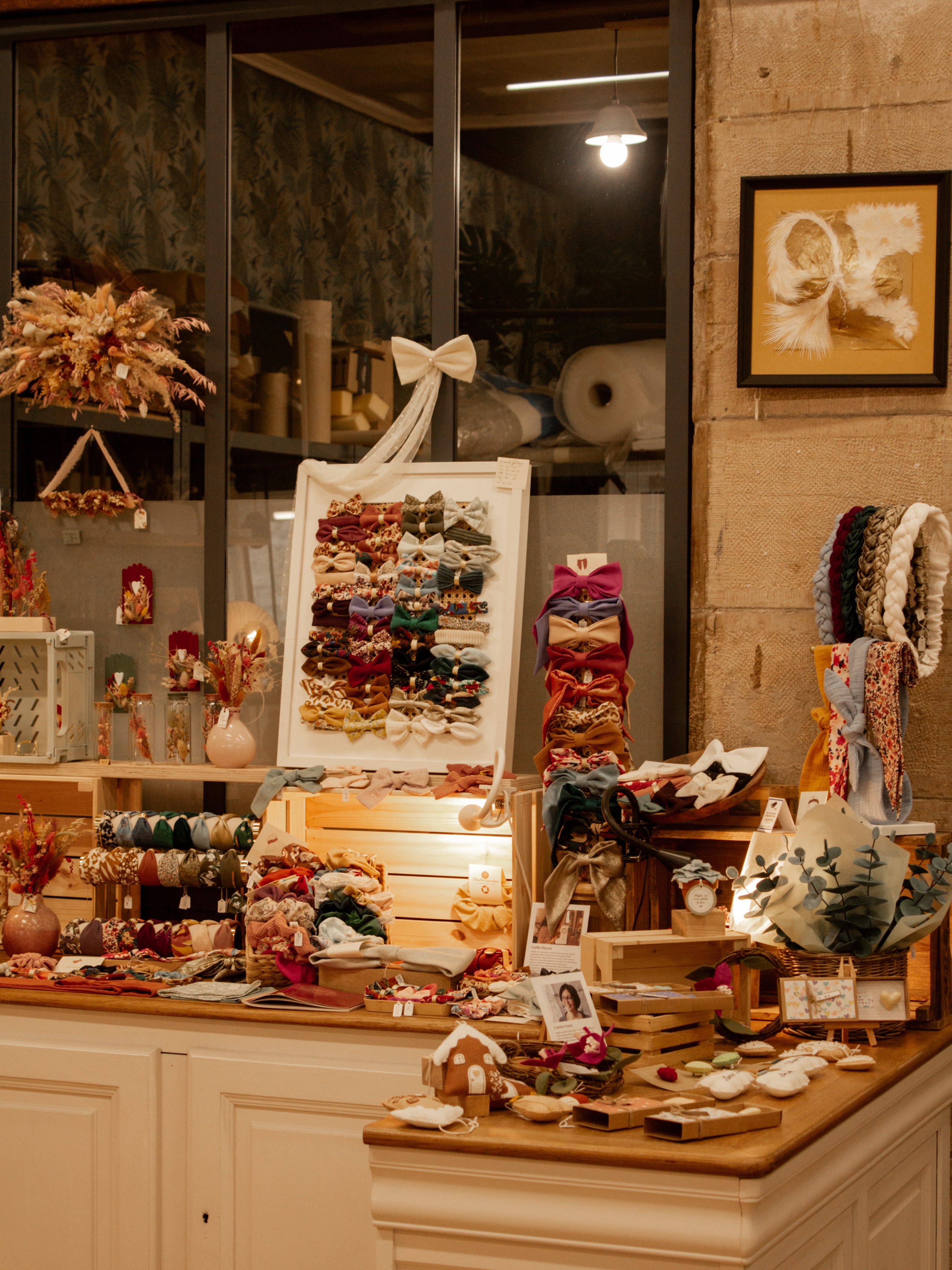 🎀 Corner à la boutique @lespepitesdijon 🎀
☀️ ce sont les deux dernières semaines pour retrouver la sélection de noeuds @gaellehayme dans cette jolie boutique dijonnaise 🙌🏻
📸 J’en profite pour vous partager quelques coups de cœur sur place parce qu’il y a beaucoup de trésors 😍
Les Pépites
17 rue amiral roussin
21000 Dijon
#dijonville #mabelledijon #dijonnaise #boutiquedijonnaise #boutiquedijon