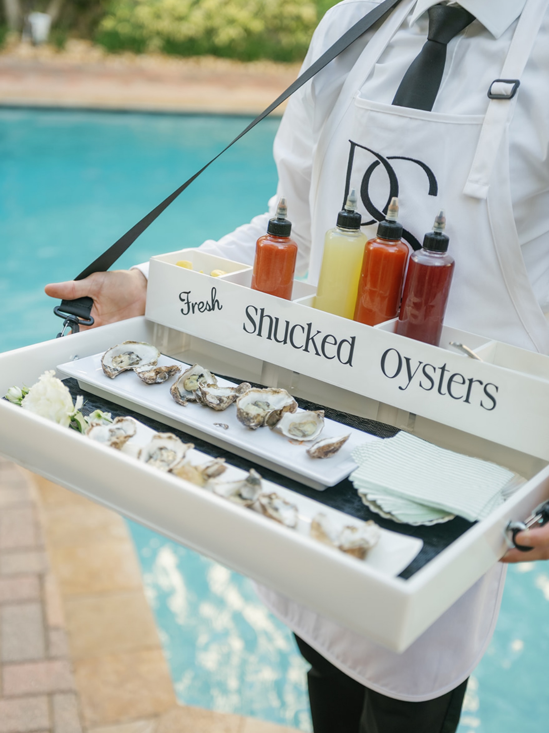 Our roaming oyster bar is officially having its moment 🦪✨
Fresh Blue Point oysters, handcrafted mignonettes, fresh citrus, and all the perfect toppings — served tray-passed style for an elevated interactive experience your guests will never forget.
One of our favorite ways to turn cocktail hour into a luxury experience while letting guests customize the perfect bite. 📸 @all_for_one_creations Planner: @thegoldenpineappleeventco