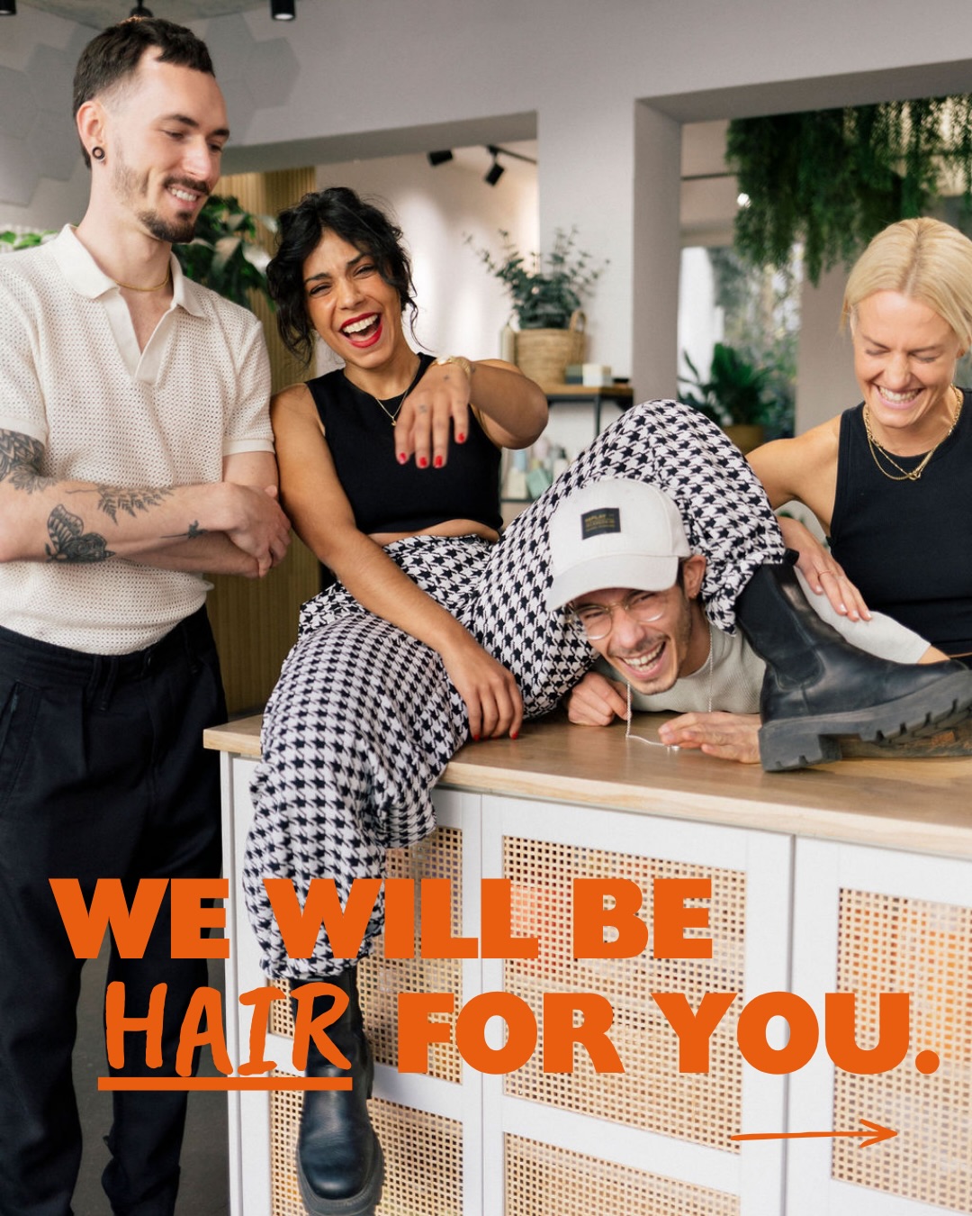 Selbstständig sein bedeutet nicht, alles alleine machen zu müssen. ✂️
Genau deshalb haben wir einen Ort geschaffen,an dem Austausch, gute Energie & echtes Miteinander dazugehören.
Ein Space, in dem du wachsen kannst, als Friseur:in und als Mensch. 🤍