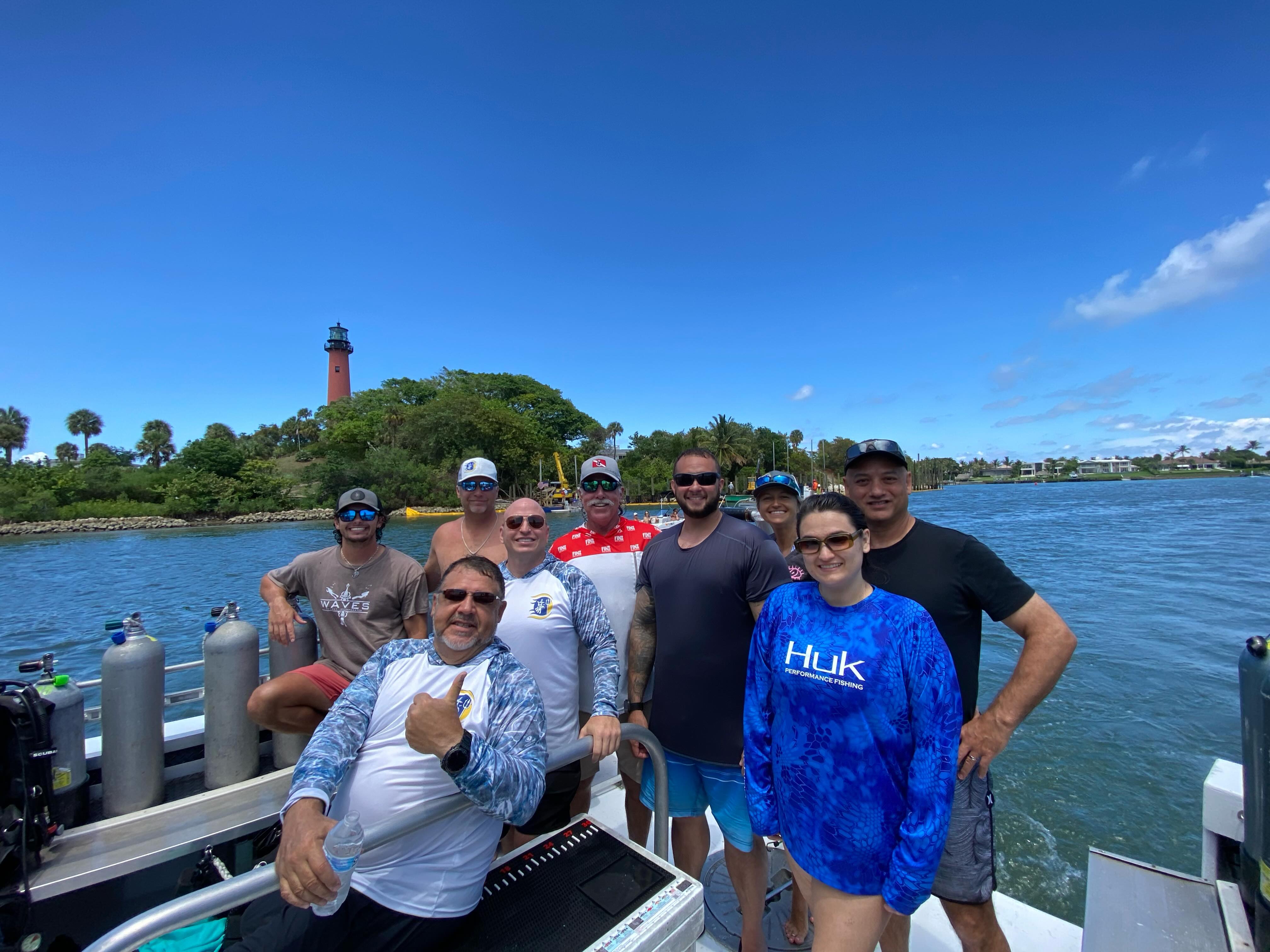 SubSurface Veterans had an awesome time yesterday off the coast of Jupiter Fl. SSV did 3 shark dives with @emeraldcharters. Thanks to the dive crew and shark wrangler for keeping our veterans safe. Mostly Lemon sharks and lots of them. @jsamuel215 #veteran #scuba #therapy #shark #jupiter @ronoverman @valorcharters