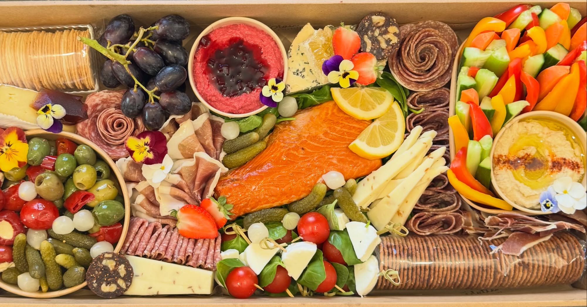 Nibbles & Notes for today’s platter box heading to 📍Parnell ✨
