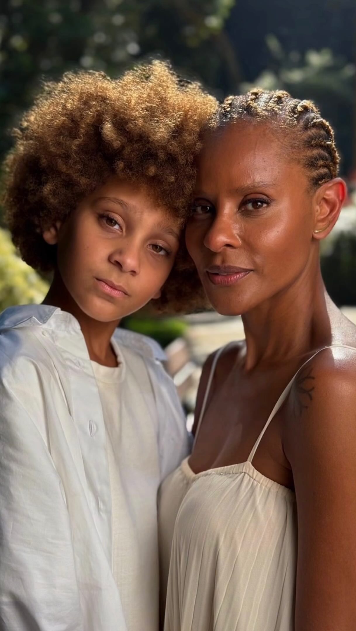 Potinho (Todo Amor de Mãe) música da Aline Wirley com seu filho Antônio Caramelo já está disponível em todas as plataformas de áudio e em breve no novo álbum dele 🥰🥰🥰
Que música e dueto lindos !!!
Nada é mais puro do que o amor de uma mãe pelos seus filhos.
#alinewirley #antoniocaramelo #amordemãe #arteemfamilia