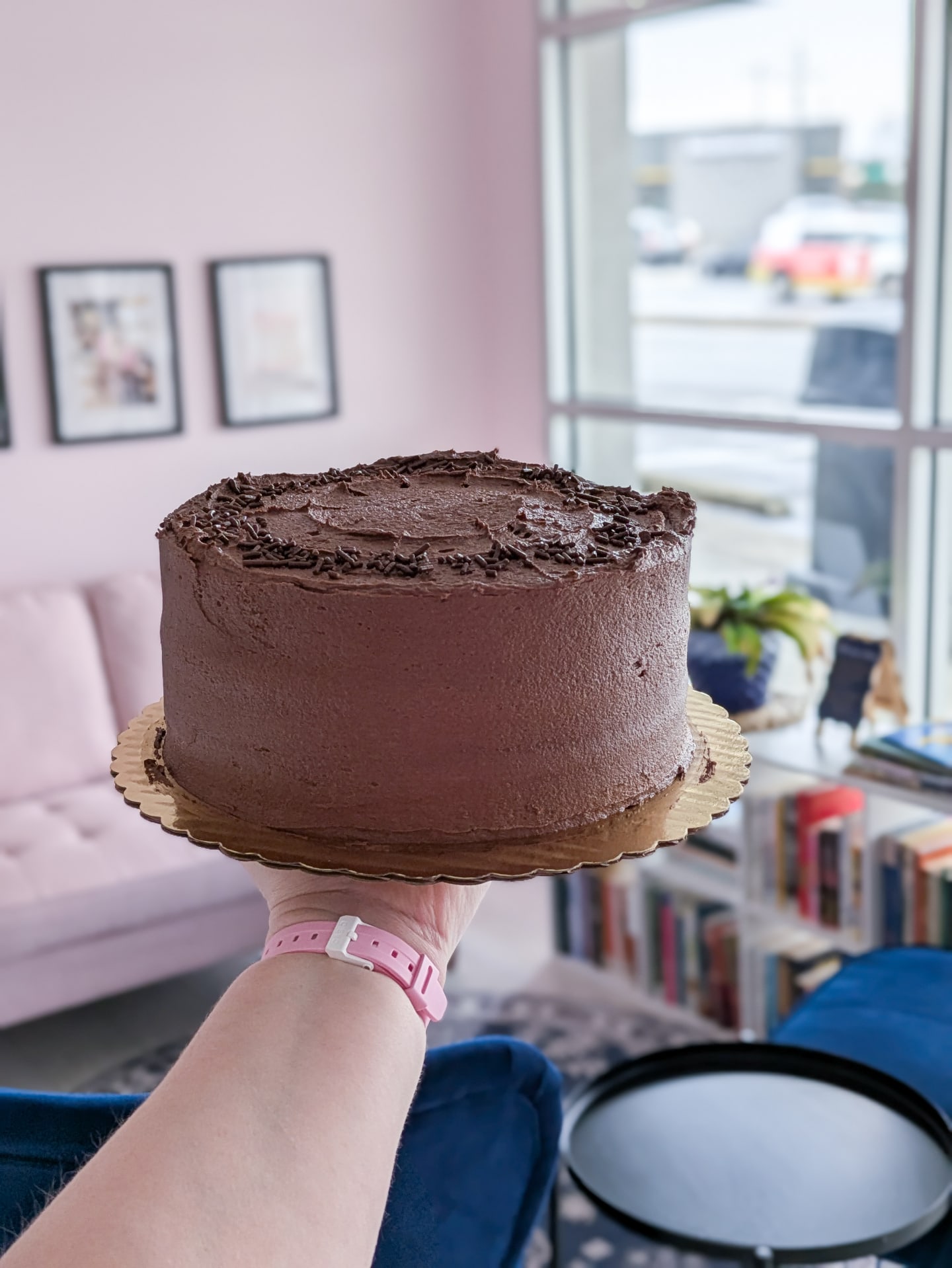 Happy Saturday! Come see us today for some weekend treats, we're open 11 to 5 ✨
🍰 Happy Hour (Buy One Cake Slice, Get One Free) is today from 3 to 5! 🍰