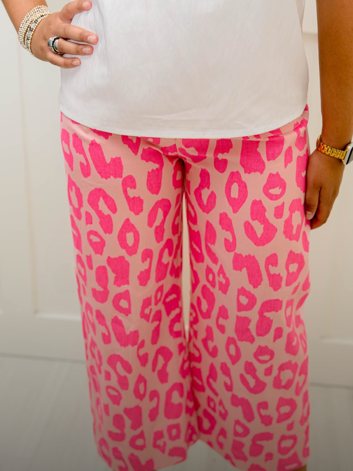 Cheetah pants and bow top in multiple colors 🤍😇