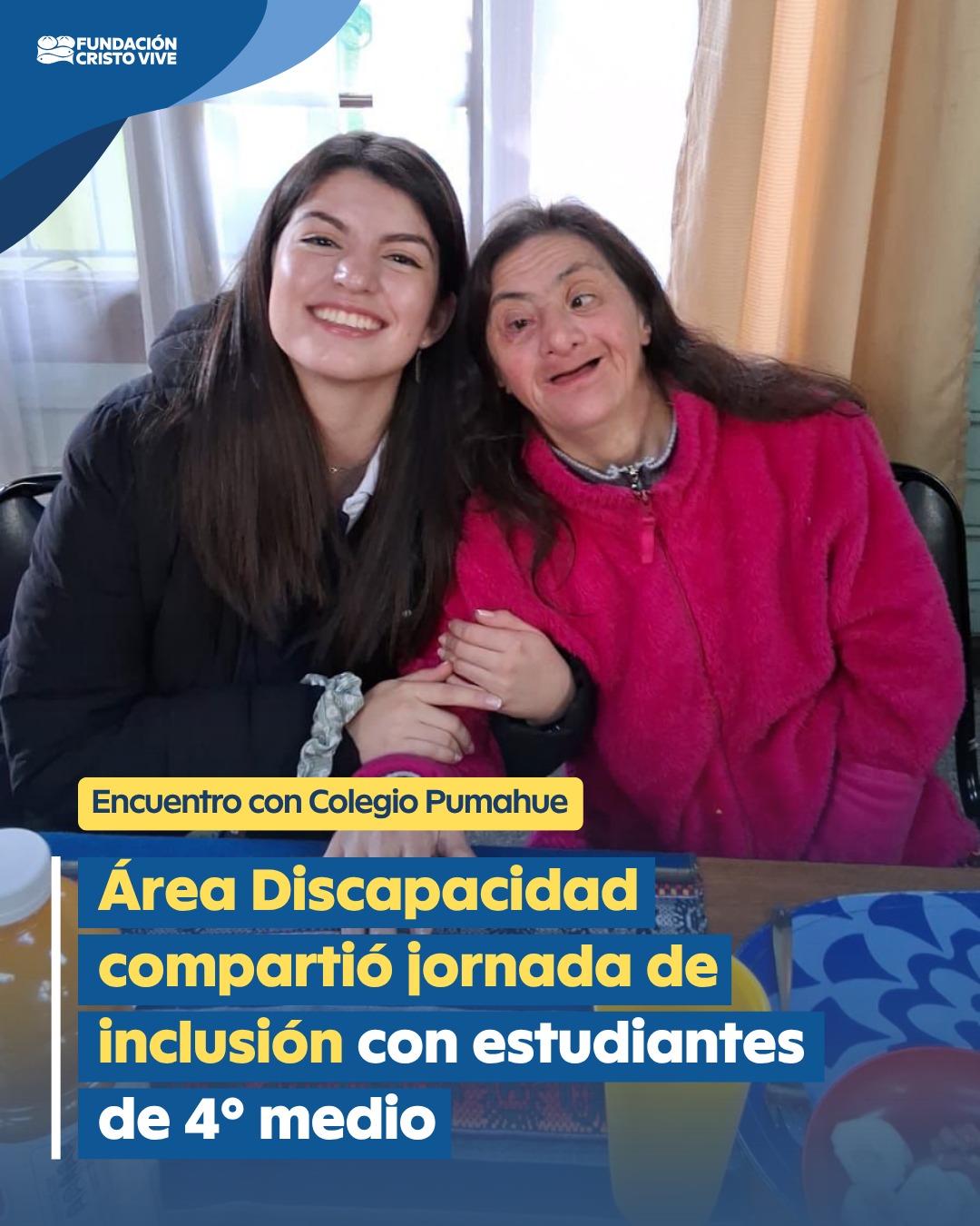 Una visita para agradecer, compartir y celebrar la inclusión 💛
--
El Centro Diurno Dios en Nosotros, del Área Discapacidad de Fundación Cristo Vive, recibió la visita de estudiantes de IV medio del Colegio Pumahue, en una jornada marcada por la convivencia, la alegría y el cariño compartido.
El encuentro nació como una forma de agradecer las donaciones de alimentos no perecibles realizadas por la comunidad escolar, pero también permitió abrir un espacio de inclusión entre adolescentes, jóvenes y personas con discapacidad.
Durante la actividad compartieron un almuerzo, participaron en momentos de baile y canto, y realizaron un taller cognitivo junto a usuarios del centro.
“Fueron momentos de risas, bailes y juegos. Gracias por recibirnos con tanto cariño”, señaló Roxana Vizcarra, apoderada del Colegio Pumahue.