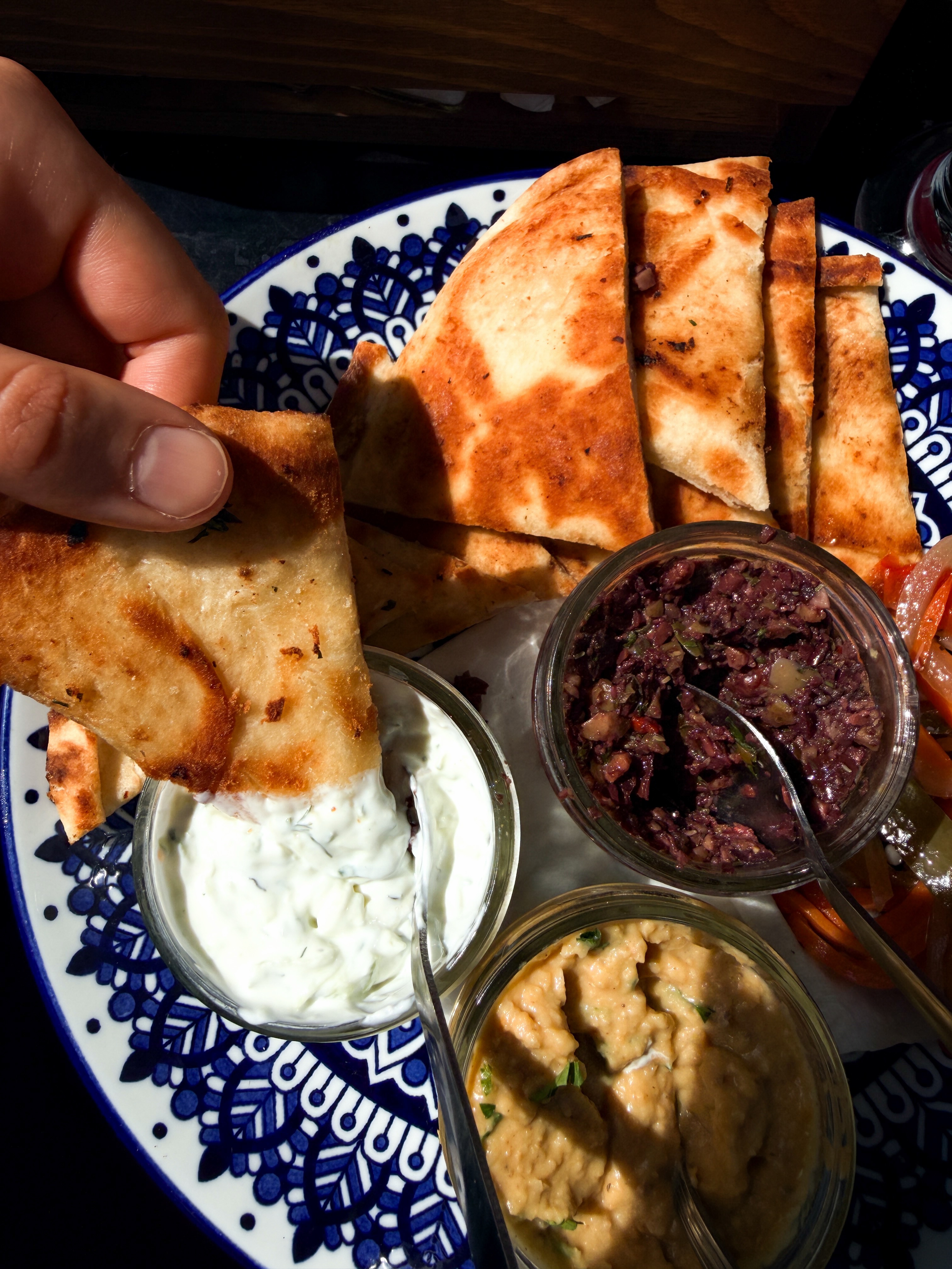 NEW MENU ALERT 🗣️
Swipe through to check out the new items you can find on our new Spring menu 👉🏼
Which dish do you have your eyes on?
.
.
.
.
#yyj #localyyj #yyjeats #esquimalt #victoriafoodie