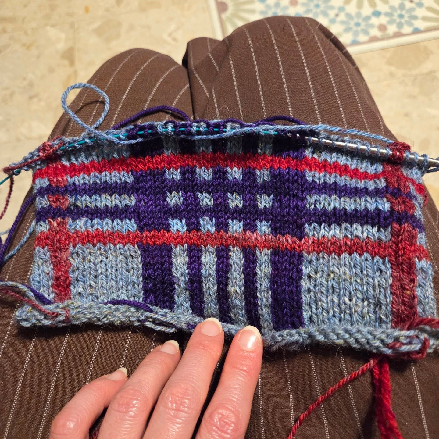 While the vest and gloves are going to be released tomorrow, I am finalizing the preparations for the upcoming design 🤩
A while ago I shared my journey of spinning the perfect match for this electric purple I had in my stash. The final selection is the blue in the background.
Now as I was twicking the design, I had to add a pop of color to the mix and I'm looking for the perfect red blend! 🥰
So... we have 4 options, from dark to light:
No.1 - vertical on the right
No.2 - vertical on the left
No.3 - bottom horizontal
No.4 - top horizontal
What red is your favorite red for this color combo?
#knitofthedragon #knitweardesigner #spintoknit #handspun #knittingcolorwork