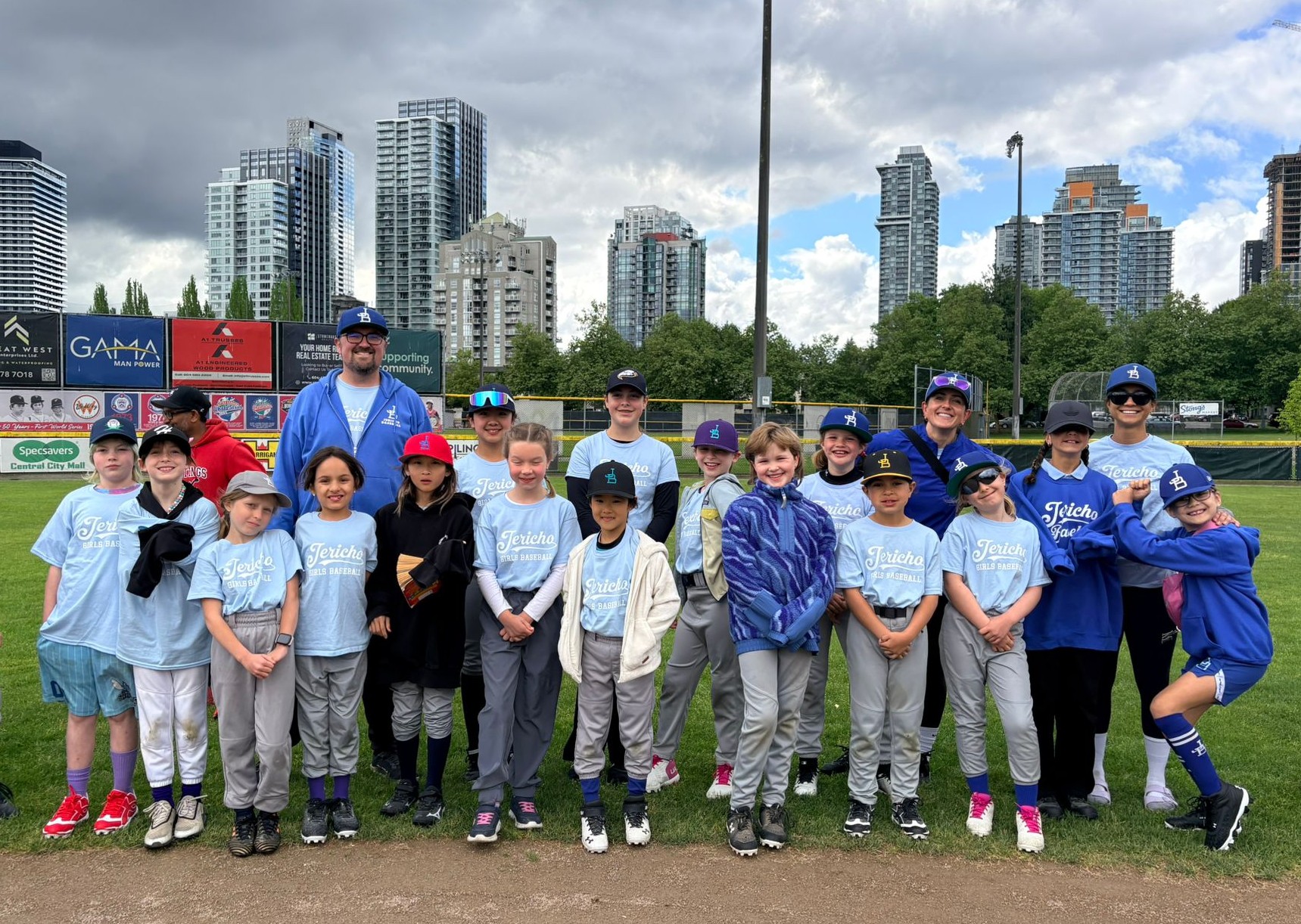 A great start to May Long Weekend at the Amanda Asay Jamboree ⚾
Jericho was proud to be represented with both 10U and 12U girls teams this weekend at @WhalleyLittleLeague Athletic Park. Lots of fun was had, along with great teamwork, sportsmanship and exciting baseball throughout the day.
A big thank you to the organizers @baseball.bc, coaches, families and volunteers who helped make the tournament such a fantastic experience for the players. @bcgirlsbaseball #BCGirlsBaseball #AmandaAsayJamboree