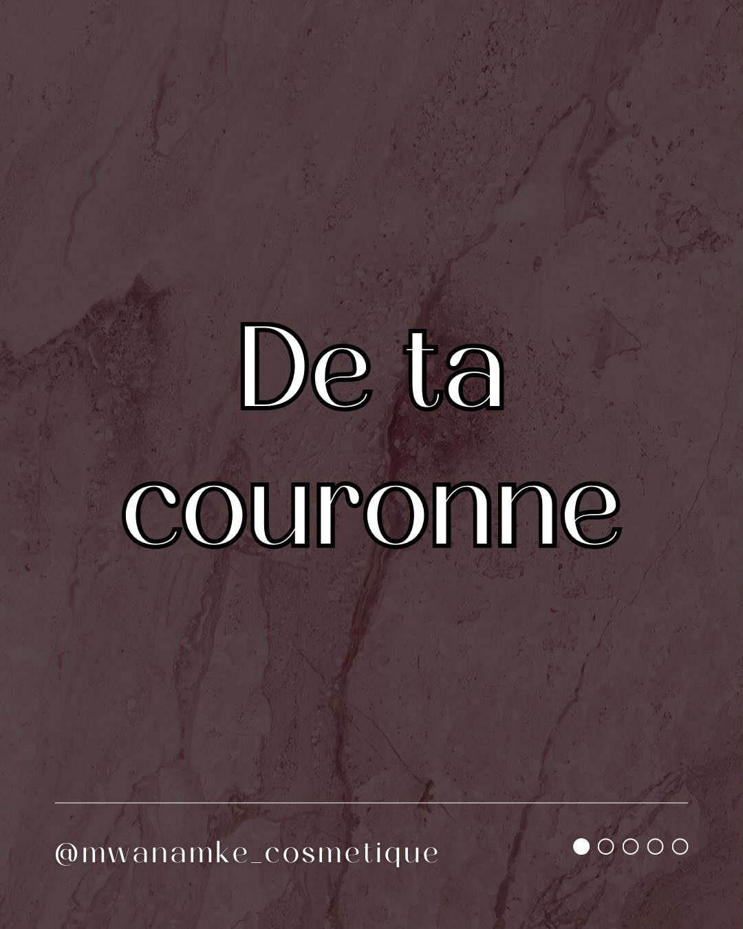 👑 Ta couronne mérite les meilleurs soins 👑
La gamme Couronne Impériale a été pensée pour les cheveux afro — parce que nos cheveux ont leur propre langage, leur propre force, et méritent des soins qui les comprennent vraiment.
Dans cette gamme, tu retrouveras :
💜 Un shampoing purifiant — au rhassoul, à la menthe poivrée ou au romarin. Tu choisis selon ton cuir chevelu.
🖤 Un masque nutrition profonde — pour nourrir, réparer et révéler la définition naturelle de tes boucles.
✨ L’Huile de Serpent : un complexe d’huiles végétales assemblées pour exponentialiser la puissance des nutriments et sublimer ta couronne de l’intérieur.
Trois soins. Une routine royale. Des cheveux qui rayonnent.
Ta box Mwanamke est désormais disponible 🖤
🔗 Lien en bio pour commander ta box.
Taji la Kifalme — Couronne Impériale.
#Mwanamke #CouronneImpériale #CheveuxAfro #CheveuxCrépus #NaturalHair
RoutineCapillaire
BoxMwanamkeCosmetique
CheveuxNaturels SoinsCapillaires
🧿