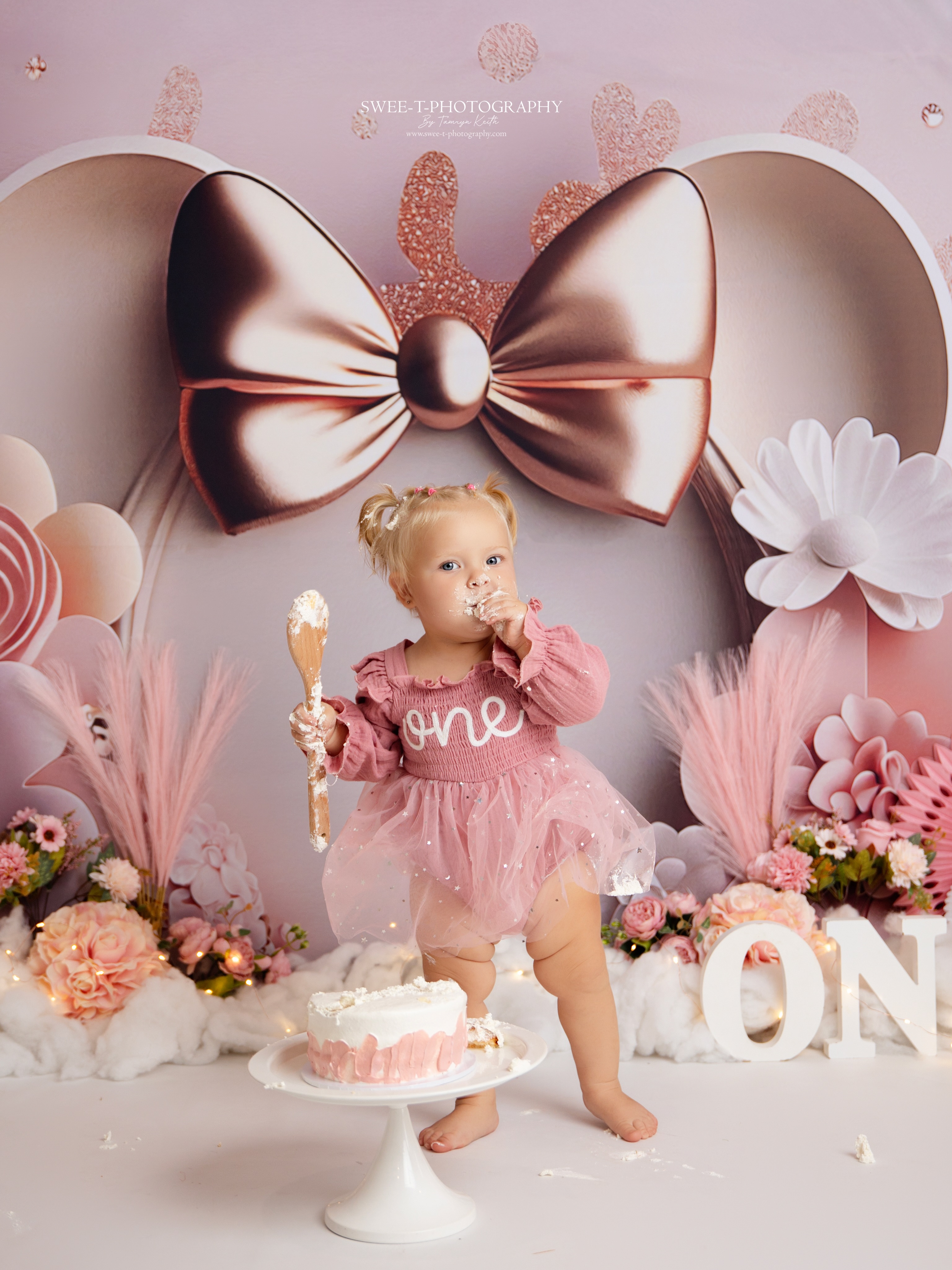 Pretty in pink and full of birthday magic 🎀✨
Is your little one celebrating a birthday soon? 🎂
Why not enquire about our brand new Cake Smash Packages that have just released — with over 25 beautiful themes to choose from! ✨
© 2026 Swee-t-Photography Barossa’s Newborn Photographer
#barossacakesmashphotographer #barossanewbornphotographer #barossanewbornphotography #barossababyphotographer #barossamaternityphotographer barossastudio