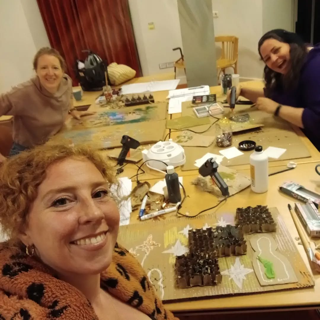 Bijeenkomst 4 alweer voor de trainers.
Wat vertel je wel, wat vertel je niet?
Recht boven Ellen
Links boven Gaia
Links onder Linda
En beterschap voor Jacky! 🍀