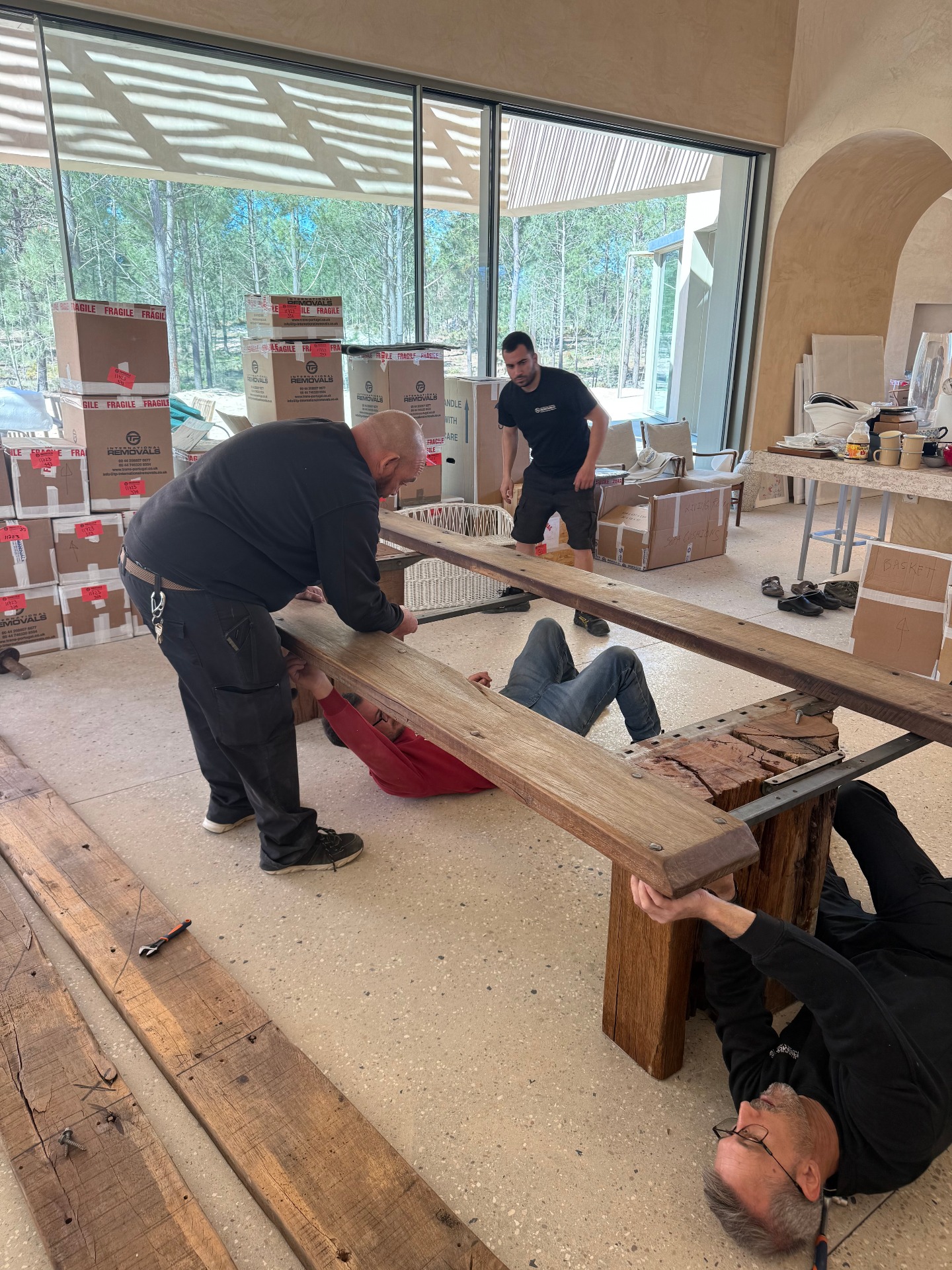 Our Portugal team is busy behind the scenes - getting it done. 📦
Making sure everything is handled from every angle.
Reach out to our team via phone or email for a free quote ✅
LONDON OFFICE
22-24 Homecroft Rd, London, N22 5EL, United Kingdom
0208 807 6677
PORTUGAL OFFICE
Inter Luis
Estrada Nacional 10
Centro Empresario Sado Internacional
Armazem D21, 2910-835 Setúbal
00 351 265 708 240
info@tp-internationalremovals.co.uk
#homeremovals #movingcompany #relocationexperts #movingtotheuk #vehicleshipping