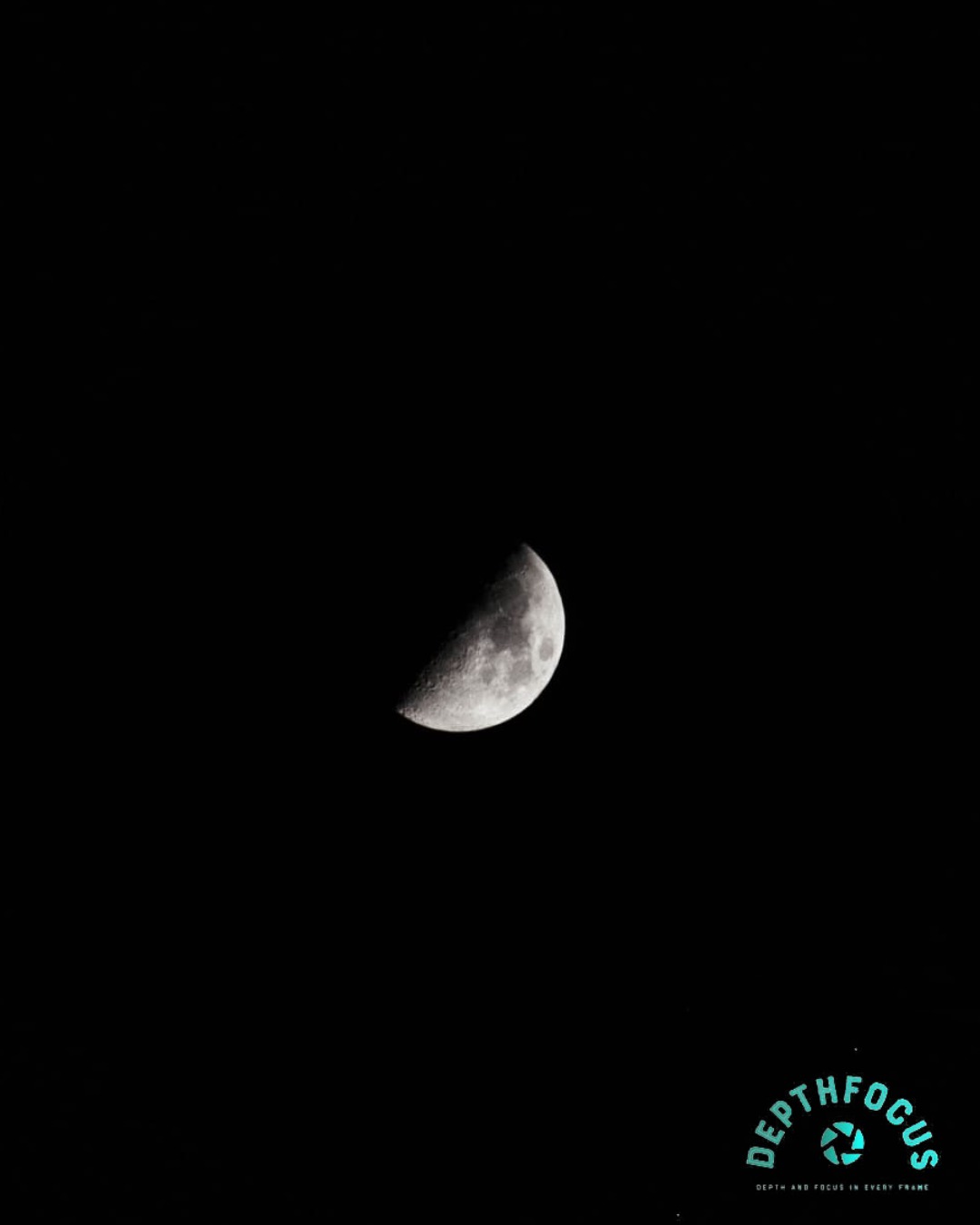 Half lit. Half hidden.
Captured by Tom, this shot proves you don’t need much for an image to stand out.
No busy foreground, no distractions. Just contrast, space, and timing.
The darkness does most of the work here, leaving the moon to hold all the attention.
Simple, quiet, and impossible not to look at.
🌒