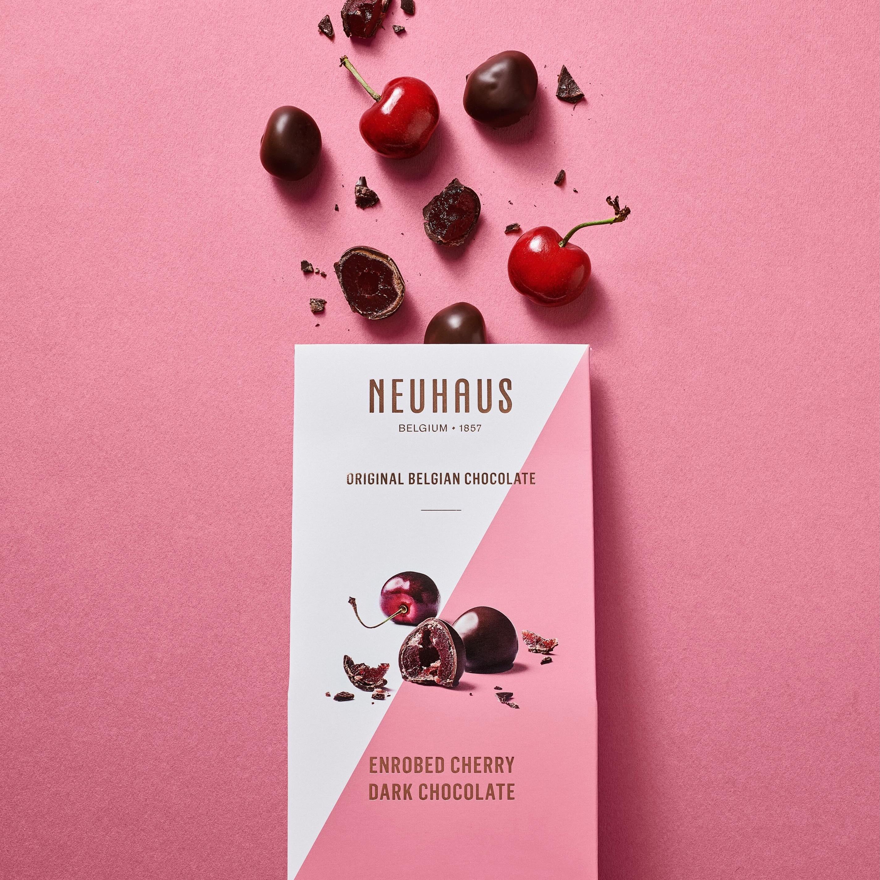 .
CHOCOLATE MOMENTS - DARK CHERRY
チョコレートモーメント - ダークチェリー
丸ごとチェリーを使用した深みのある贅沢なチョコレートが新登場!
濃厚なダークチョコレートで果実味が豊かなチェリーをコーティング。口いっぱいに広がるチェリーの甘酸っぱさと芳醇なチョコレートが織りなす奥深い味わいをお楽しみいただけます。
大切な人へのプレゼントにもおすすめです!
・・・・・・・・・・・・・・・・・・・・・・・
ノイハウスの商品は公式オンラインショップ
『ボナペティボン神楽坂』にて販売中です。
詳細はプロフィール【@neuhauschocolatesjapan】
より公式サイトにてご確認ください。
・・・・・・・・・・・・・・・・・・・・・・・
-
#neuhaus #ノイハウス #チョコレート