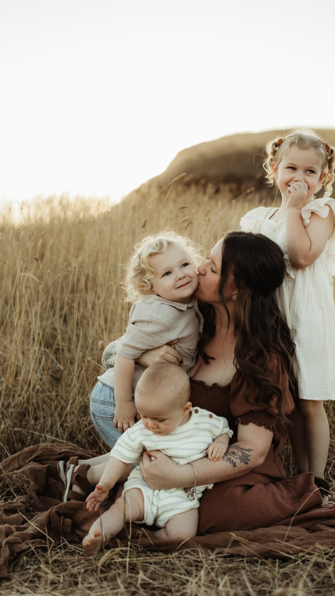 Motherhood didn’t slow me down… it gave me a deeper reason to build something that matters. 🤍✨
#familyphotographer #melbournephotographer #womeninbusiness #gippslandphotographer