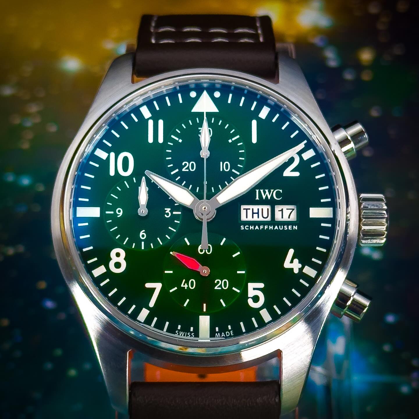 IWC Pilot Chronograph Green - not your average green dial watch!
The IW388103 balances bold colour with classic pilot watch functionality.
Different enough to stand out; clean enough to wear daily.
DM to secure.