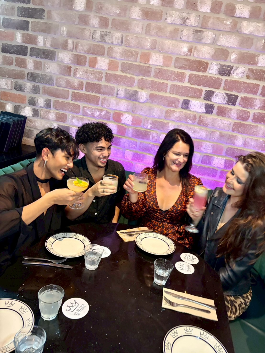 Good company, loud laughs, and cocktails flowing at
Oh My Papa ⭐️✨🌟
#ohmypapaeastend
#ohmypapaasiandining
#newcastlensw