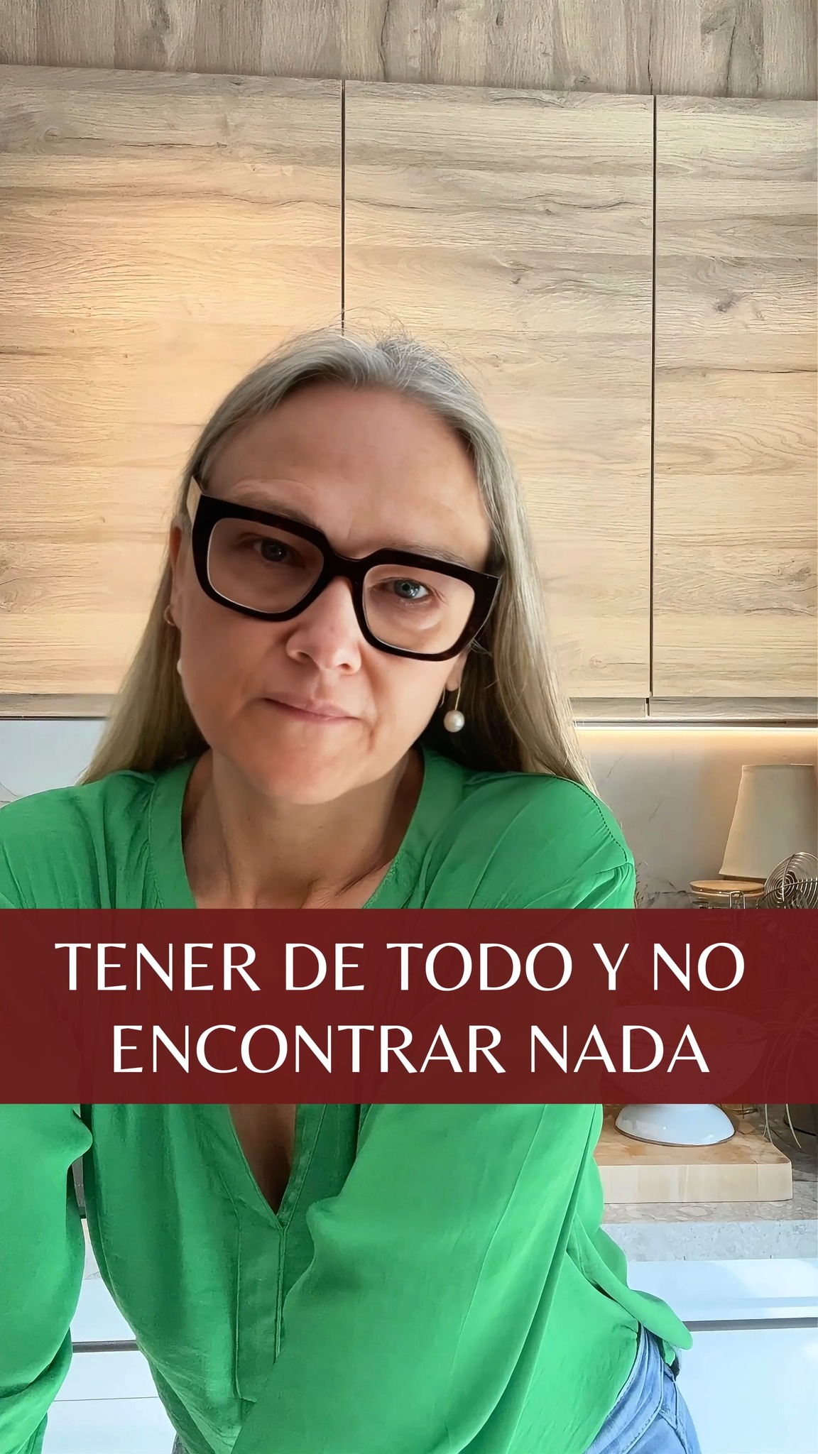 Vivir con desorden y acumulación de objetos y no saber cómo resolverlo es una lata.
-Es tener de todo y no encontrar nada.
-Es llegar a casa para descansar y que se dispare ansiedad al ver el desorden.
-Es desear lo mejor para tus hijos, pero discutir con ellos cada día por lo que no encuentran.
-Es encerrarte días enteros a ordenar y que lleguen las diez de la noche y ver que no terminaste nada.
Si no paras de ordenar, y mirando hacía atrás ves que en años no ha cambiado nada, te invito a abordarlo de otro modo.
Acompaño a personas en tu situación a resolverlo para siempre. Las acompaño para que puedan ordenar integralmente su casa desde el primer hasta el último objeto en ella, y llevo años viendo cómo estas personas pueden haber pasado años haciendo mucho para ordenar sin realmente haber conseguido moverse del sitio.
He hecho un pequeño video donde te cuento qué 3 FORMAS tienes de actuar frente al desorden y la acumulación de objetos, y como 2 de ellas te harán perder el tiempo porque no te permitirán acabar con ello para siempre, comenta con la palabra "SALIR" 🙋♀️ y te hago llegar el video ✨
No lo dejes para mañana porque ya sabes cómo termina eso.
#tresinteriores #LibérateDelDesorden #DesapegoConsciente #SoltarParaCrecer #AdiósAcumulación #VivirSinDesorden #PsicologíaDelOrden #CreenciasQueAtrasan #CambioDeMirada #BloqueosYDesorden #MenteOrdenadaVidaOrdenada #OrdenYBienestar #MujeresQueTransforman #ReinventaTuVida #AdiósAcumulación #ViviendoLigera #CrecimientoPersonalMujer