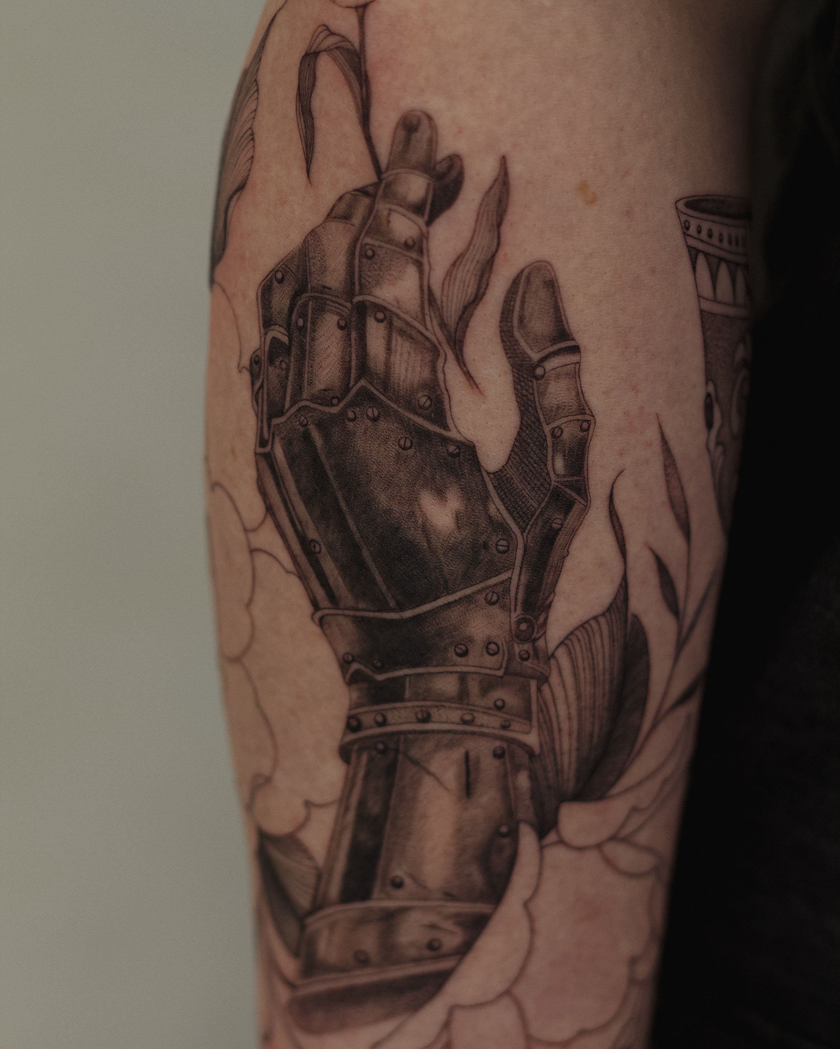 A new freehand sleeve in progress ⚔️🌸 Starting with a medieval/gothic gauntlet, chalice, and the foundation for layered florals throughout! This one already feels so special and I can’t wait to continue building onto it until the whole sleeve feels fully alive 🤩✨ A big thank you to my client for traveling all the way from Wyoming to work with me — truly means the world to be trusted with projects like this 🫶🏽🤙🏽
♱
♱
♱
#tattooreels #floraltattoo #finelinetattoo #arizonatattooartist #freehandtattoo phoenixtattooartist customtattoo girlytattoos delicatetattoo christiantattooartist faithbasedartist arizonatattoo tattooinspo