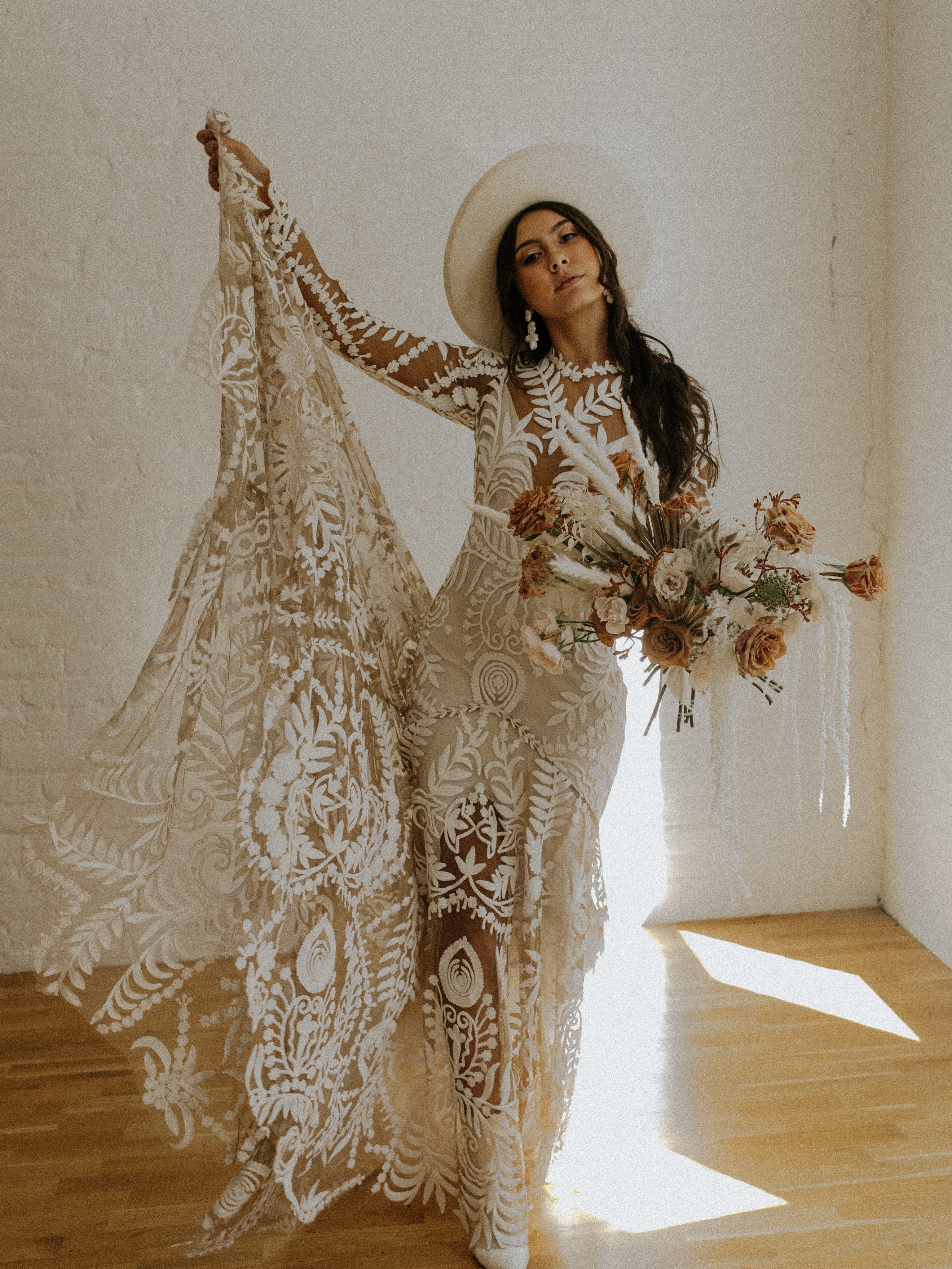 Long sleeve wedding dress inspo: courtesy of our inventory at Sample & Soiree 😉
Want a link to view our full collection of dresses? Comment 💍 and we’ll send it to you!