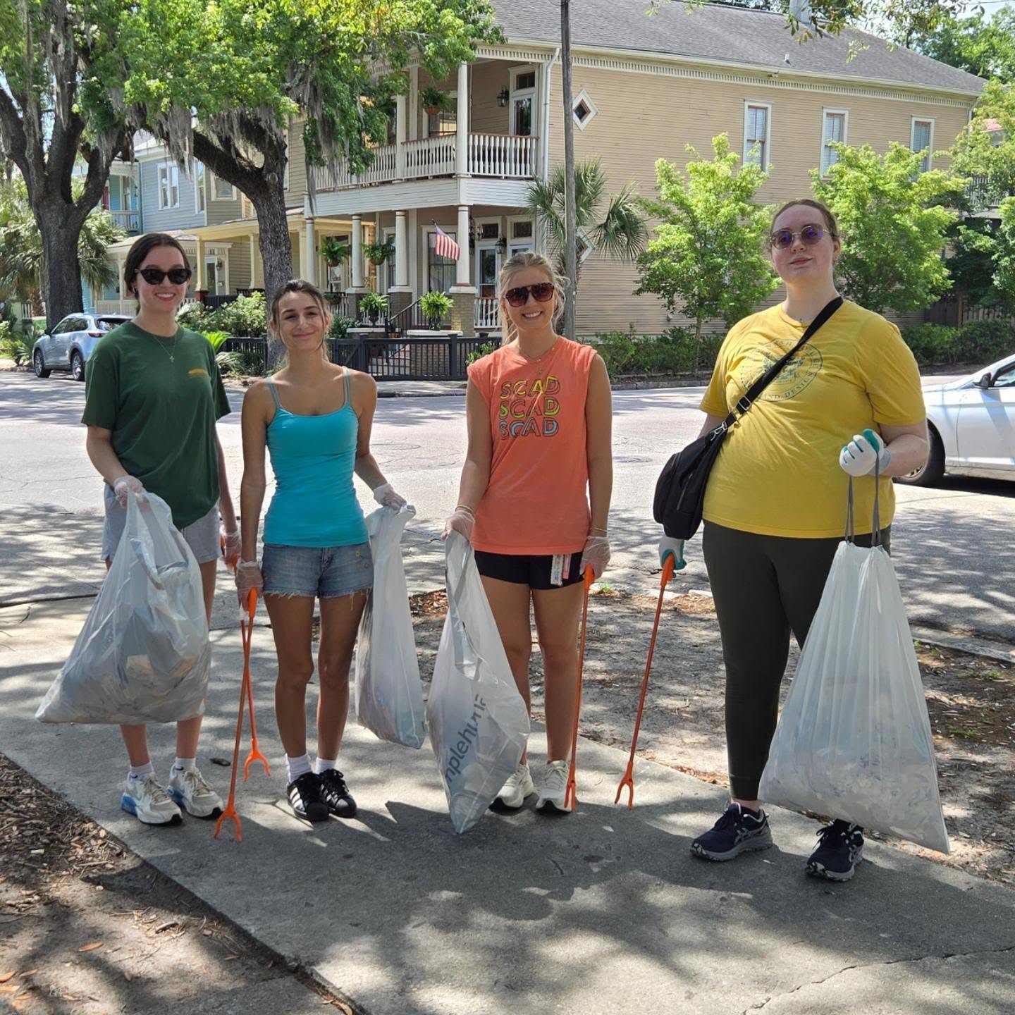 Thomas Square is looking a little bit more fresh and clean after our wonderful volunteers hit the streets this morning for our litter pick up. We had a record breaking 40 volunteers! Extra special thank you to the @scadinter students from Annelise Mihopulos classes. Yall killed it.
The litter pick up is taking a little break during the dog days of summer but we will be back in september. THANK YOU!