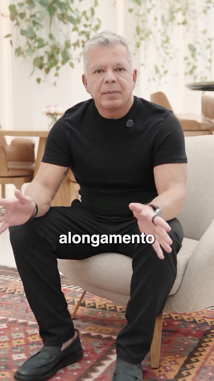 Será que o alongamento resolve o seu problema?
A verdade é que o que protege seu corpo e sua coluna são os músculos. É por isso que o treino de força e resistência é indispensável!
O alongamento é ótimo, mas o momento certo faz toda a diferença.
Fortaleça primeiro, relaxe depois!
Você costuma se alongar antes ou depois do treino?
#Saude #TreinoDeForça #Alongamento #ColunaSaudavel