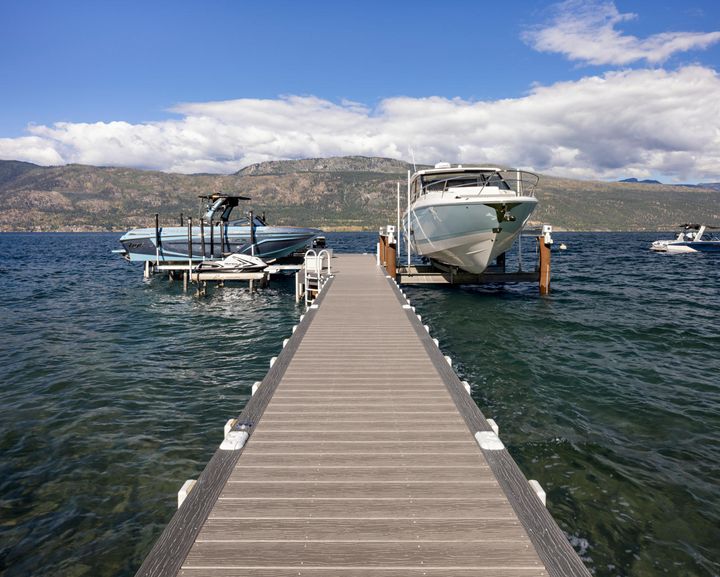 This dock is a vision in Vision! 😍
With 💪Solid Core engineering keeping it safe from warping and rotting and 😎 CoolDeck Technology keeping it safe for bare feet, this dock is ready to be part of wonderful memories for a lifetime.
📷🎨
Vision Cathedral Stone #MoistureShieldVision