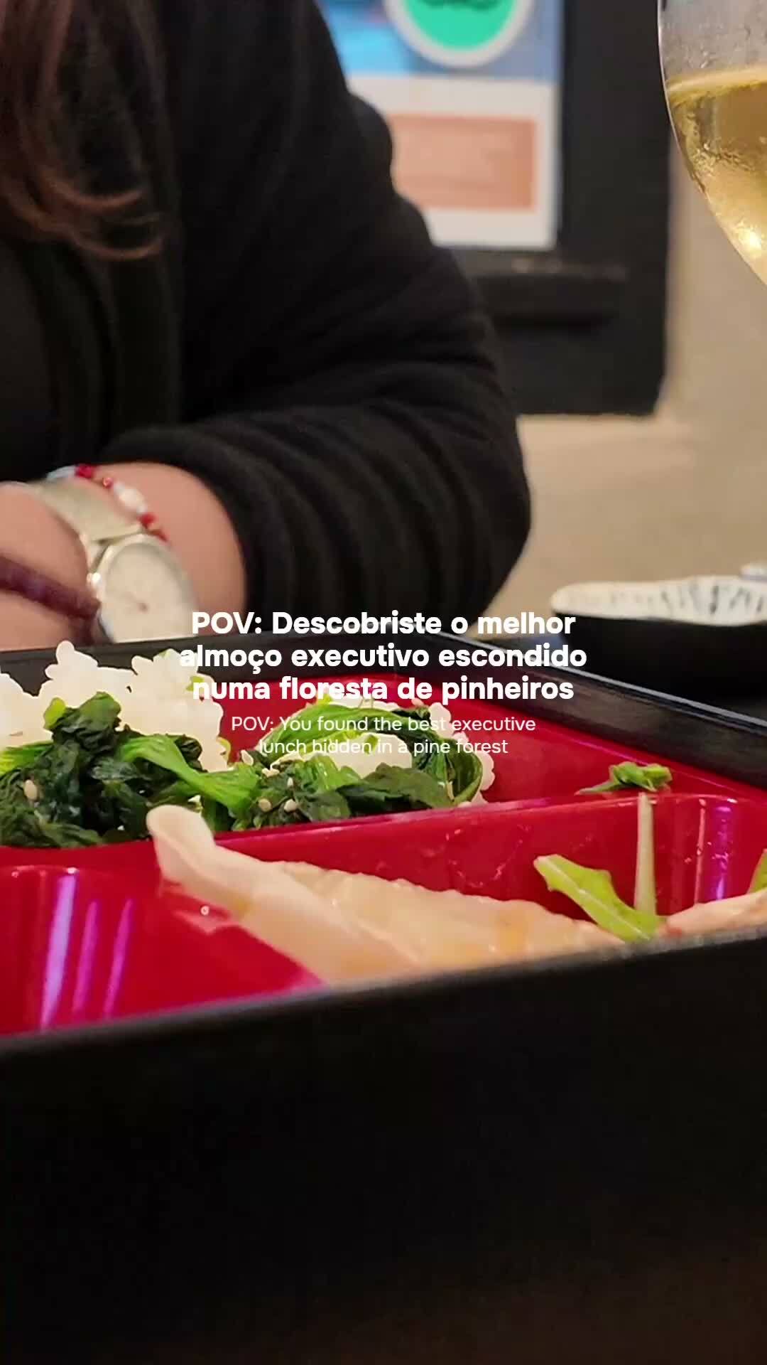 🇵🇹 O menu executivo do @matsu_wine_sushi está disponível por apenas 17€:
🥤 bebida
🥟 entrada
🍜 sopa miso
🍱 bentô ou poke
🍡 mochi ou mini brownie
☕ café
Sushi fresco e a pausa perfeita para saíres do escritório.
Disponível de segunda a sexta-feira.
🇬🇧 The executive lunch menu at @matsu_wine_sushi is available for just 17€:
🥤 drink
🥟 starter
🍜 miso soup
🍱 bento or poke
🍡 mochi or mini brownie
☕ coffee
Fresh sushi and the perfect break to step away from the office.
Available Monday to Friday.
#AldeiaDaPraia #Sushi #Matsu #MenuExecutivo #UberEats #Lisbon