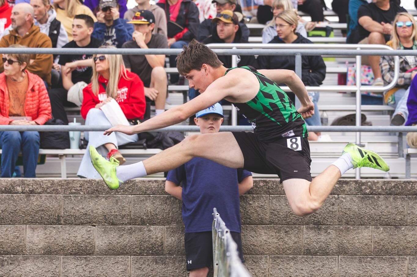 More favorites from local teams I’ve captured over the years.
Sports team photos are one part of what I do, but catching athletes in real moments like these is where the story really starts to show. The intensity, the focus, the celebration, the grind. That’s the good stuff.
Proud to keep documenting athletes from around our area.
#SportsPhotos #iahstrk #IowaSports #TeamPhotography #SportsPhotographer