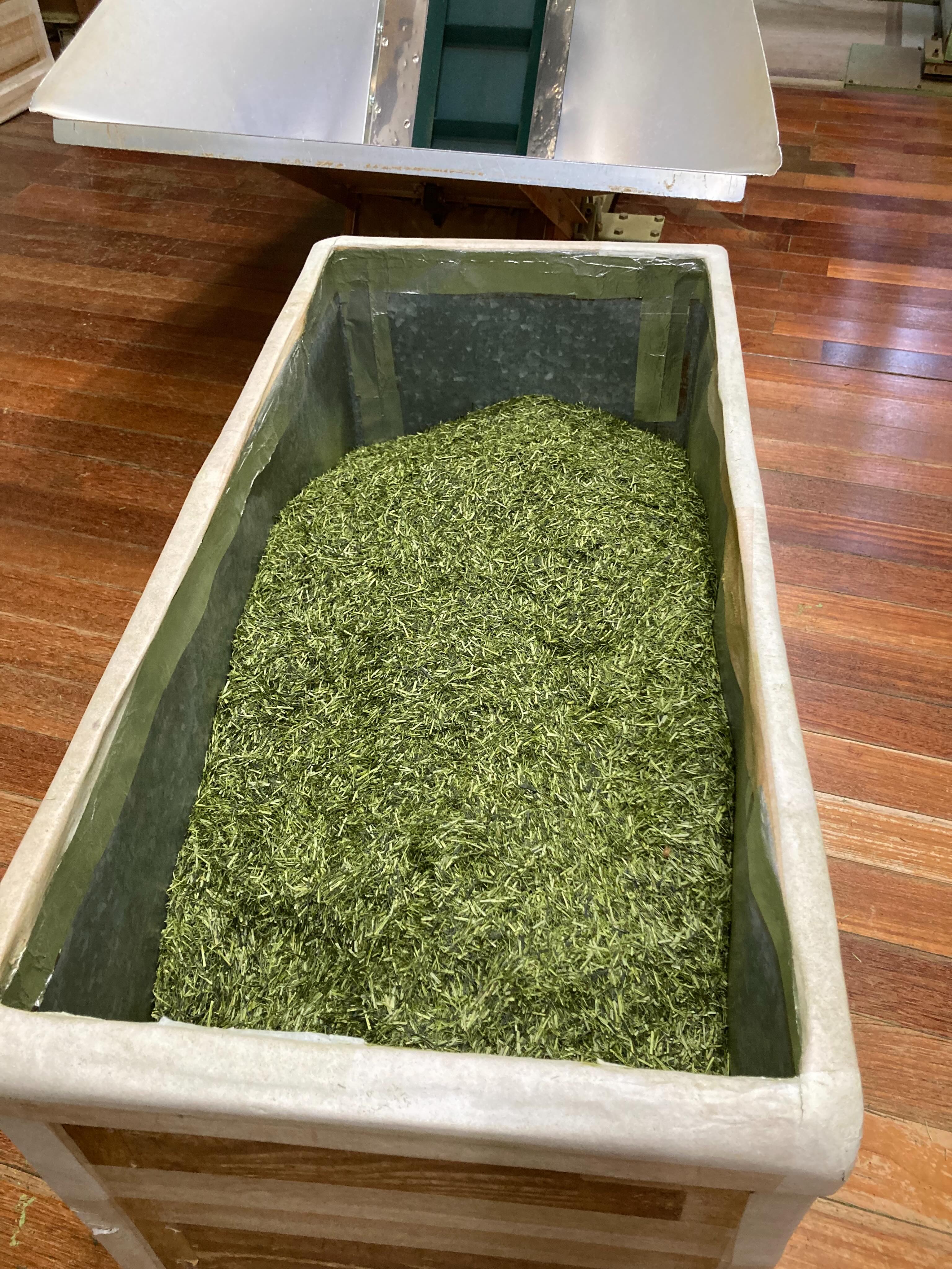 2026.5.18
茎茶の整理に取り掛かりました。
柔らかく色も良く、
上質な"くき茶"になりそうです。
なのでもう少しお待ちください。
#特上かりがね
#くきのフレッシュな香りと焙煎による甘味