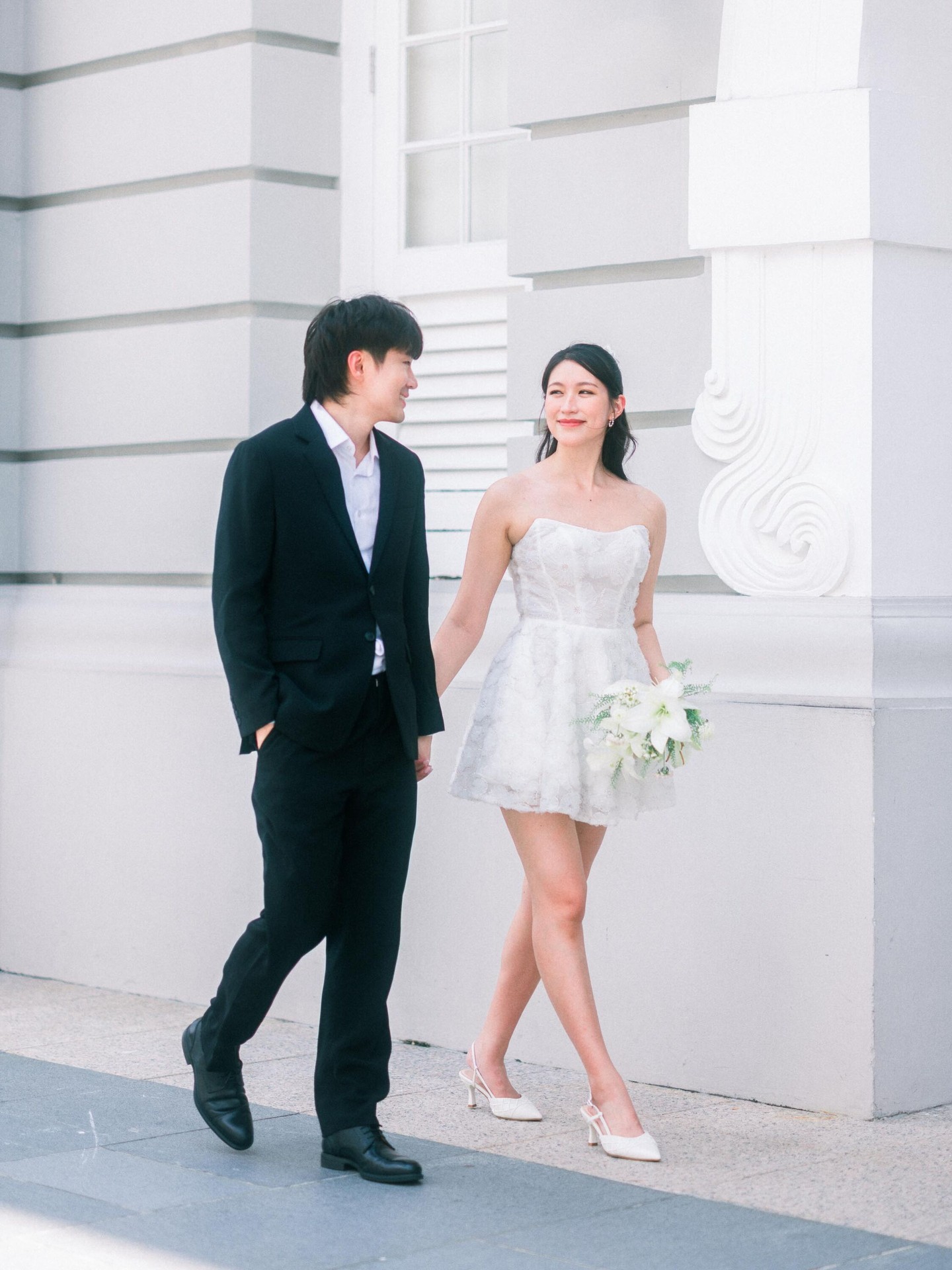 Modern bridal, tailored to perfection
Strapless white mini gown with supported boned bodice, flowy-flared skirt silhouette, and sweet 3D floral fabric detailings.
Bridal mini - Paige
Exclusively available to try at @afterpartybride
Photographer -@moonstone.pictures
Make up and hair - @_aglowstudio
Mini gown - @afterpartybride
Embroidered veil - @weddingphase101
Model - @harromisaki
Flowers - @thehuahee
#afterpartybride #bridalmini #afterweddingparty #afterpartygown #sgbridal