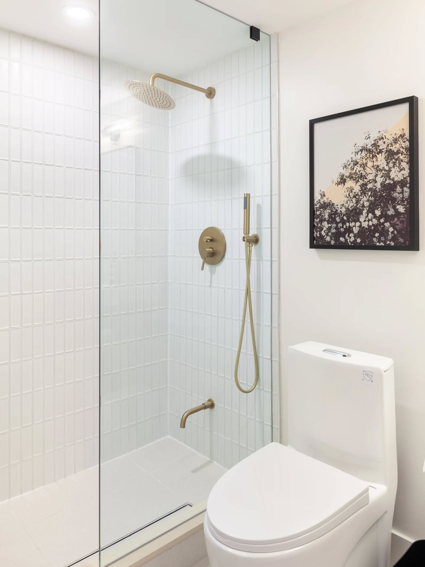 Your most typical bathroom layout in Toronto.
Not a lot of people have the opportunity to change this layout to create a more interesting bathroom, but it doesn't really have to stay in the 90s π
Happy Victoria Day weekend friends!
-
#aloeprojectkenaston #bathroomrenovations #beforeandafter #bathroomdesign #bathroomremodel