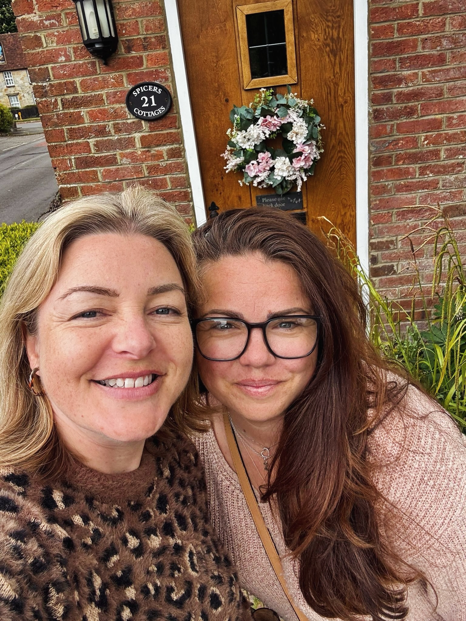 I spent the day today with the lovely @kim_hodgins_style from the @styled.by.susie Team.
She came to visit our cottage for the first time, always nice sharing a little bit of our renovation project and country life here in East Sussex. @spicers_cottage
We also headed out for a gorgeous lunch at @the_pinkcabbage_co which was the perfect excuse for a proper catch-up away from emails and to-do lists.
One of the things I really love about working long-term with clients is the relationships you build along the way. It’s never just business support, it becomes friendships, teamwork and genuinely enjoying spending time together.
I can't wait to get together with the rest of the team soon.
#ClientLove #VirtualAssistantLife #EastSussexLife #CountryLiving #womeninbusiness