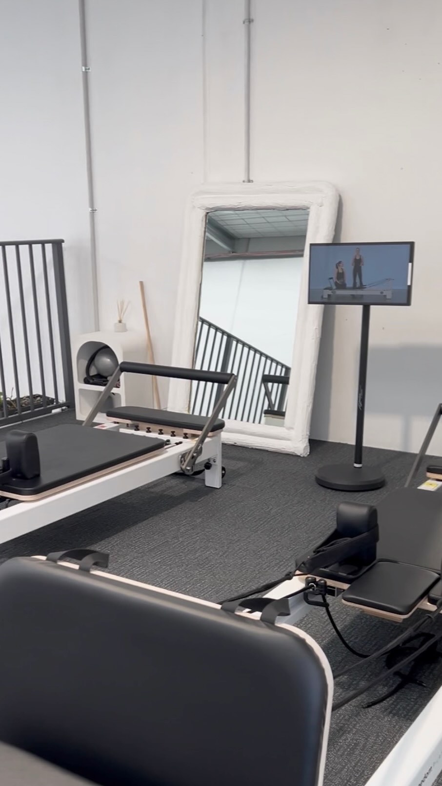 Not a gym.
Not a traditional Pilates class.
And definitely not one-size-fits-all fitness.
At our studio, every woman books her own time slot and chooses exactly how she wants to move.
✨ Reformer Pilates
✨ Strength training
✨ Guided programs
✨ Premium equipment
✨ Headphones in, world off
Pause. Rewind. Repeat.
Move at your own pace.
Train your body YOUR way.
This is fitness designed for real life.
And if you haven’t entered our 1-year membership giveaway yet… this is your sign 👀