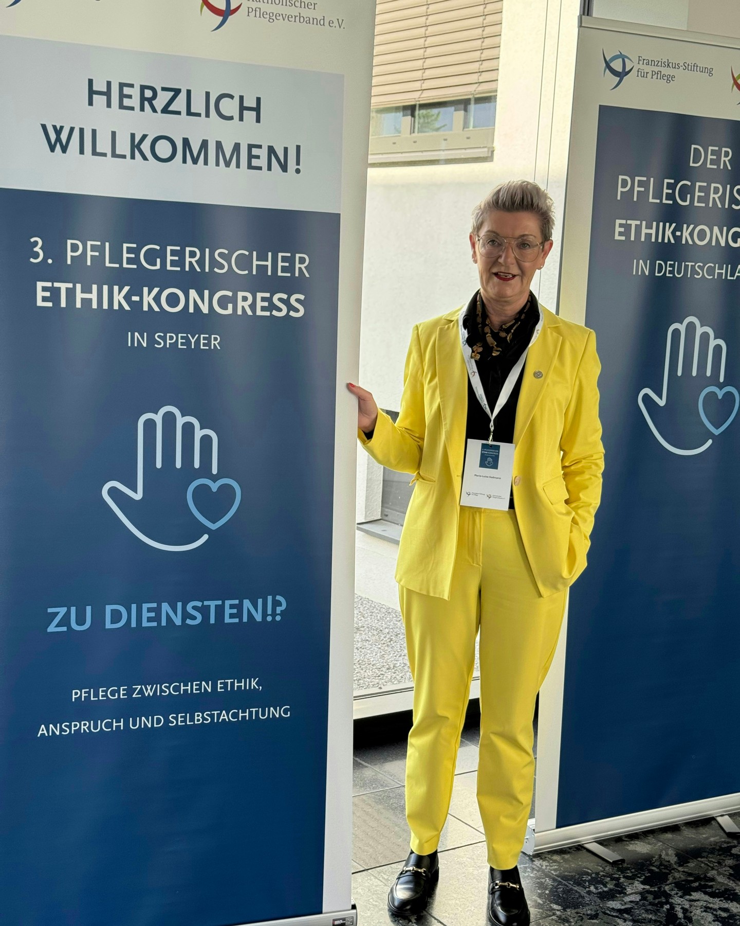 Gestern noch in Berlin, heute schon beim Deutschen Pflegerischen Ethik-Kongress in Speyer. ✨
Steinbeis ist heute als Sponsor vertreten. Marie-Luise Gaßmann moderiert — und wir freuen uns auf spannende Impulse, inspirierende Begegnungen und einen besonderen Programmpunkt am Abend.
#pflegerischeethik #ethikkongress #speyer #steinbeis #pflege #Gesundheitswesen #networking