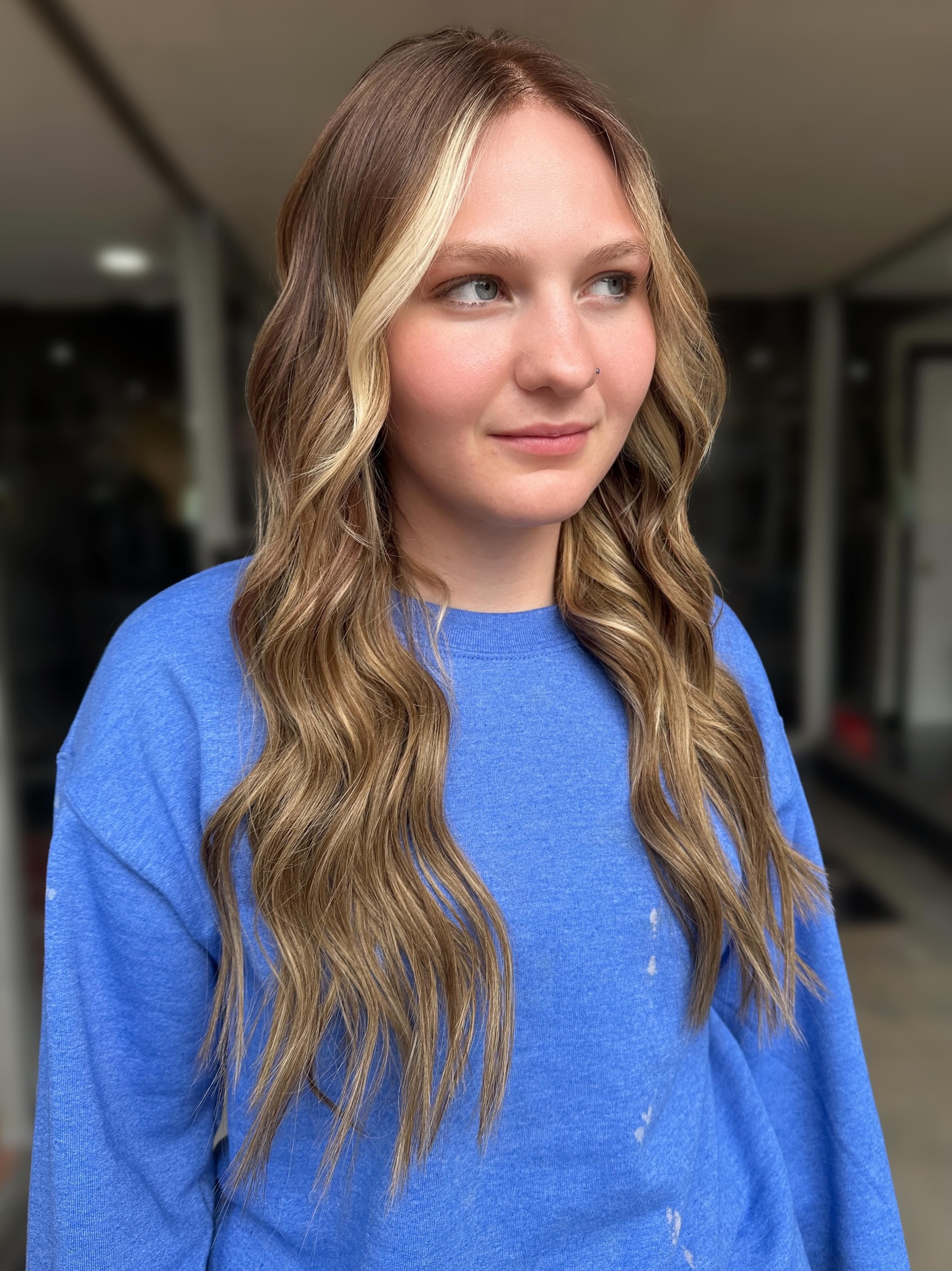 Root touch-up + 2 rows of 18” extensions ✨
The blend was seamless 🤎
& the one-on-one time with my daughter made it even better 🥹
.
.
.
✨ Beauti by Mandi
📍 Downtown Roots Salon
🔗 Book online: BeautiByMandi.com
📱 567-376-5391