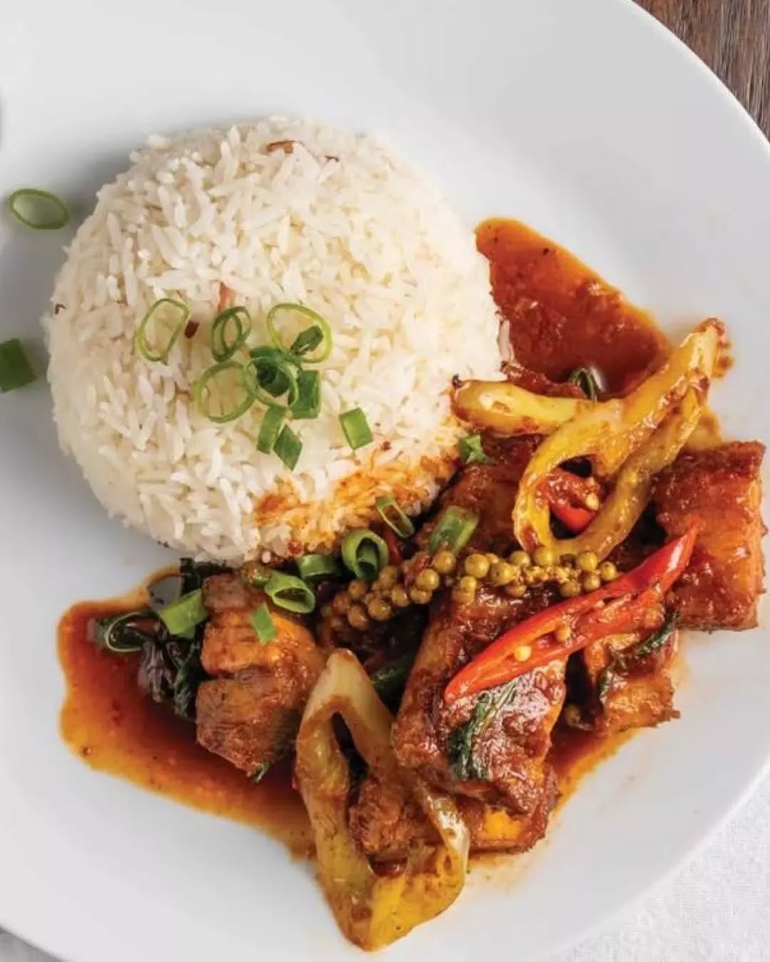 Fresh off the wok and doing the most! 🔥🐖
Crispy pork belly with that crackle, glossy sauce and all the heat. It's loud, sticky, and gone in minutes.
If you know, you know. Book your table via the link in bio!
#AsianStreetFood #MelbourneLunch #ThaiFoodMelbourne #PokPokJunior #MelbourneCBD