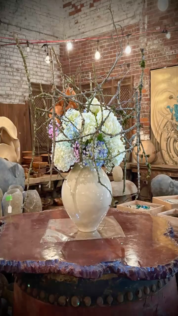 Spring show starts today.
Kyoto Art and Antiques
Open Warehouse
Thursday, May 21 -
Sunday, May 31
11:00 - 6:00 every day
5840 Airport Way South
In Georgetown
kyotoartandantiques.com
New stock added daily
Ikebana by @megumi.schacher
Free parking area is at the far south end of the building.
#kyotoartandantiques
#japanesevintage
#japaneseantique
#japaneseantiques
#japaneseart