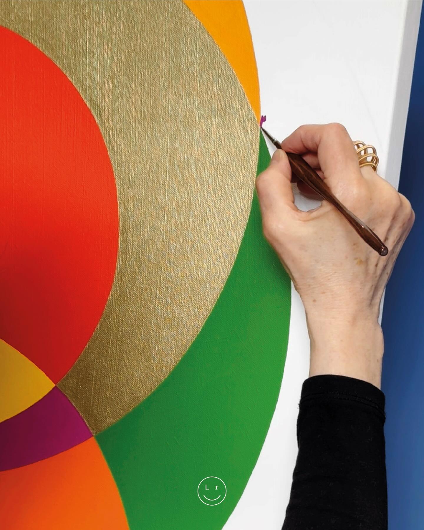āBlooming Opuntiaā non ĆØ una palette di colori.
Nasce per portare allāinterno la gioia e la bellezza della natura.
Lāispirazione arriva dai fichi dāIndia del Mediterraneo:
i verdi intensi delle pale, lāarancio e il rosa dei frutti, la luce dorata del sole.
Come in tutti i miei lavori, anche qui i cerchi si intersecano con rigore e armonia.
Forme essenziali che trasformano un ricordo della natura in una presenza contemporanea per lo spazio.
Unāopera pensata per trasmettere gioia, energia, equilibrio e colore.
Blooming Opuntia
Originale unico / Unique original
70Ć70 cm
Acrilico su tela / Acrylic on canvas
Dipinto a mano / Hand-painted
āā-
š¬š§āBlooming Opuntiaā is not a colour palette.
It is created to bring the joy and beauty of nature indoors.
The inspiration comes from Mediterranean prickly pears:
the deep greens of the pads, the orange and pink of the fruit, and the golden light of the sun.
As in all my works, the circles intersect with precision and harmony.
Essential forms that transform a memory of nature into a contemporary presence within a space.
An artwork designed to convey joy, energy, balance, and colour.
#laurarota #laurarotaart #circlesofjoy #circlesofjoyart #earthsheart
š·ļø canvas | artwork | abstract geometric painting | color aesthetic | home styling | interior design