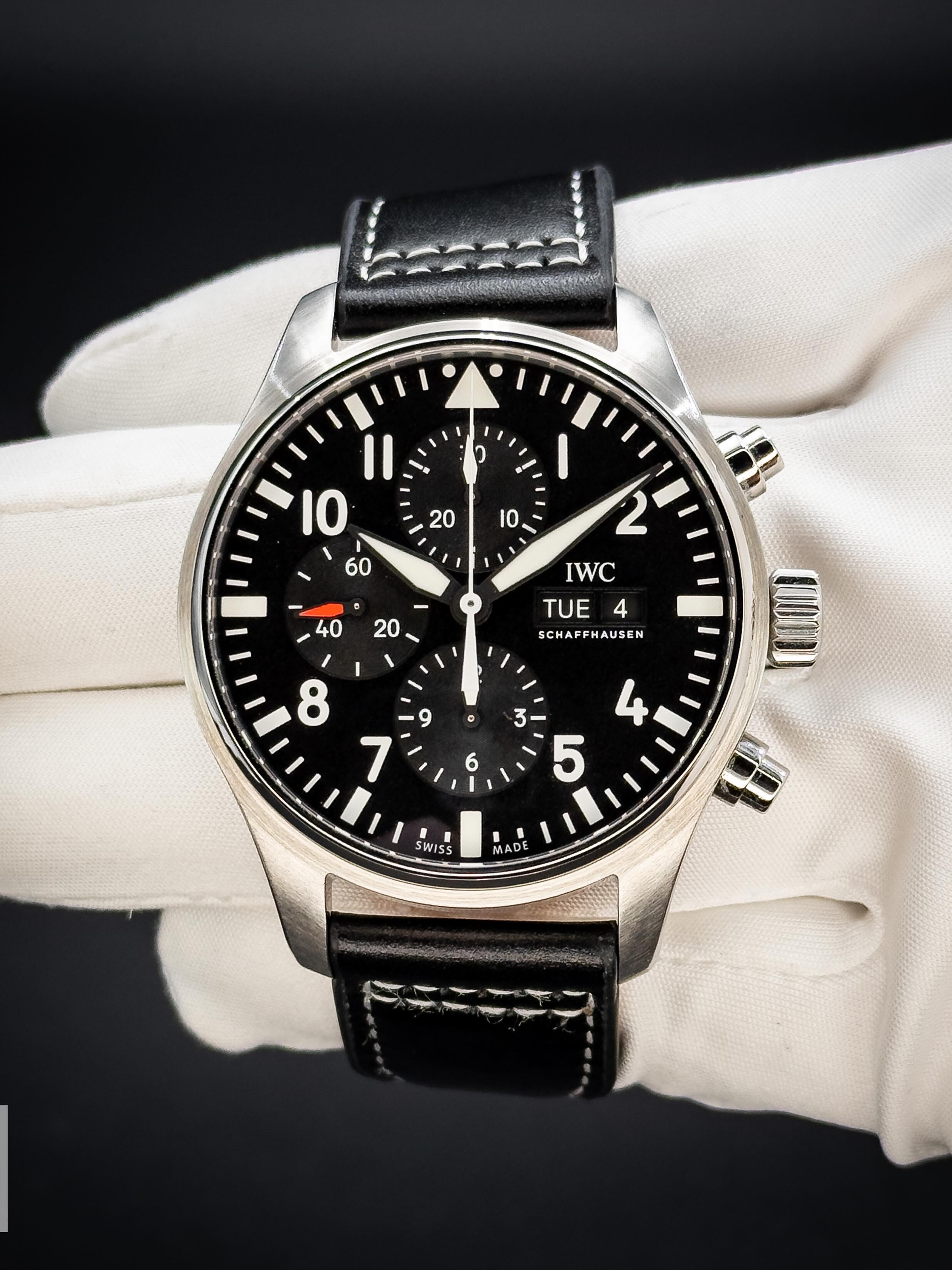 SOLD. The IWC Pilot Chronograph IW377709 is one of those watches that just gets everything right. Clean black dial, classic pilot layout, and paired perfectly with a black leather strap for a more refined everyday look. Versatile, comfortable, and unmistakably IWC.
#iwc #iw377709 #iwcpilot #pilotchronograph #luxurywatches